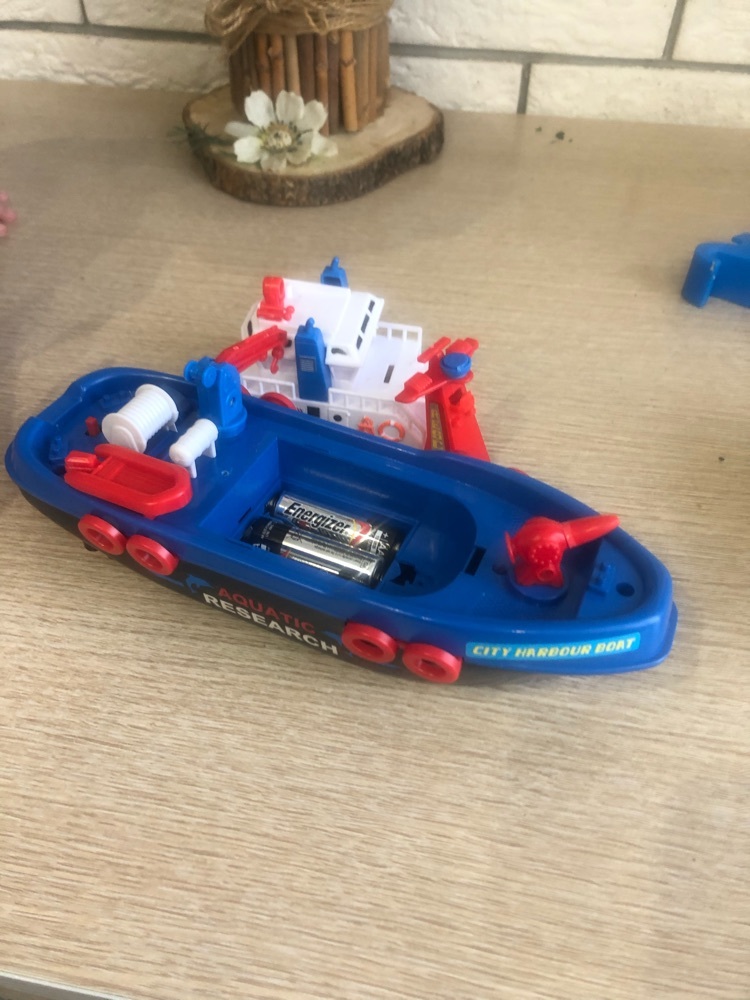 Фотография покупателя товара Детский корабль «Городская Гавань», работает от батареек, плавает и стреляет водой, МИКС