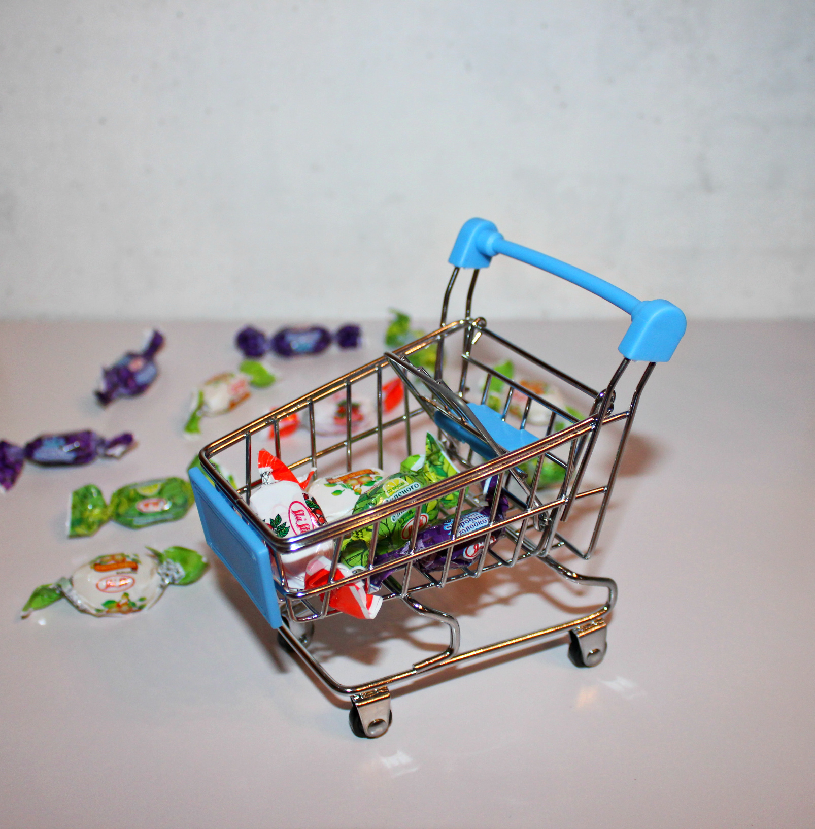 Фотография покупателя товара Корзина для мелочей Доляна, 12,5×8×11 см, цвет МИКС - Фото 4