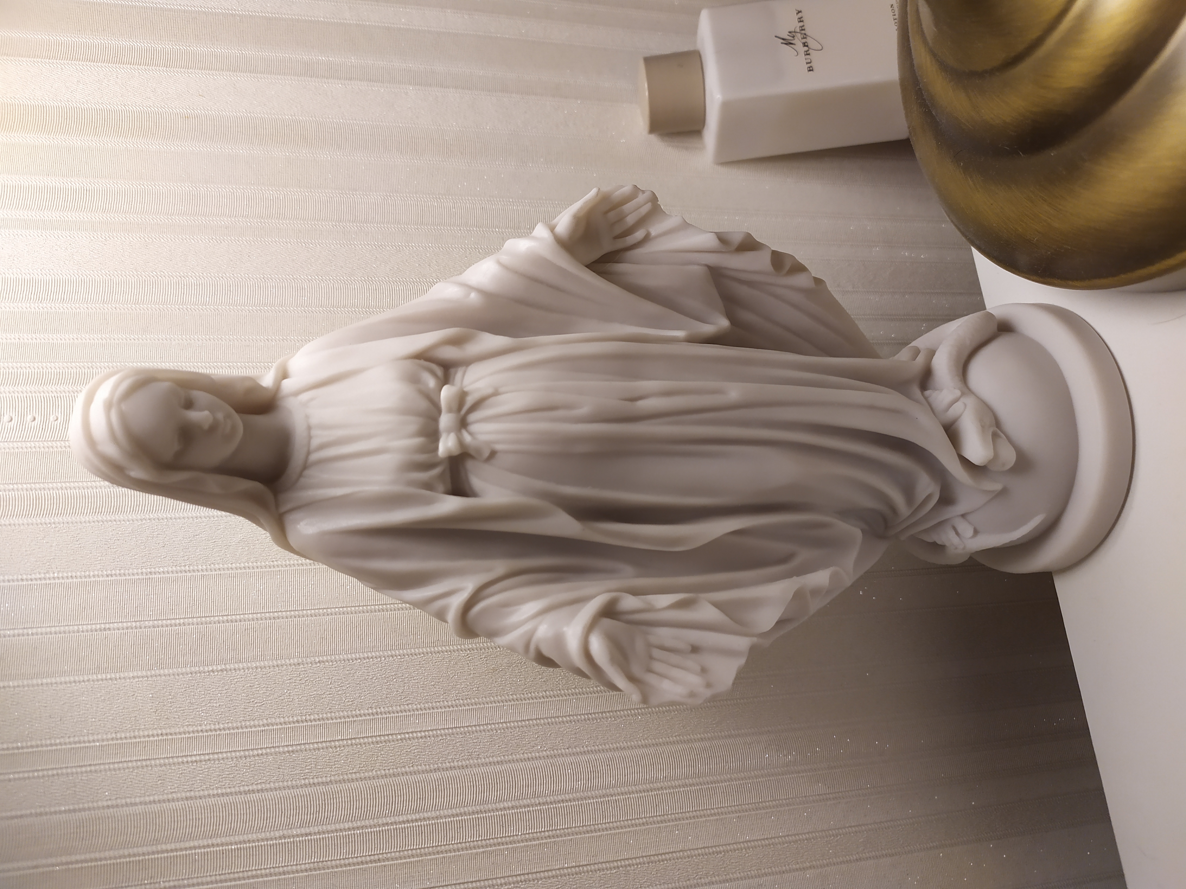 Фотография покупателя товара Статуэтка "Дева Мария" 23х12см, белая / мраморная крошка - Фото 3