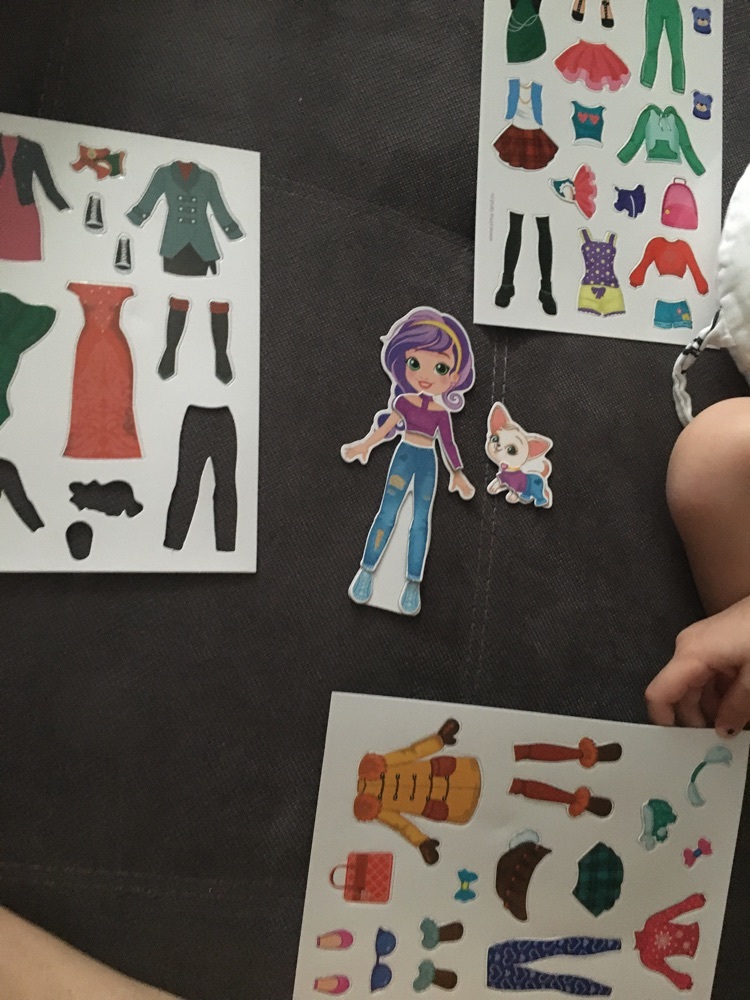 Фотография покупателя товара Магнитная игра с одеждой «Лиза и Чаппи» - Фото 2