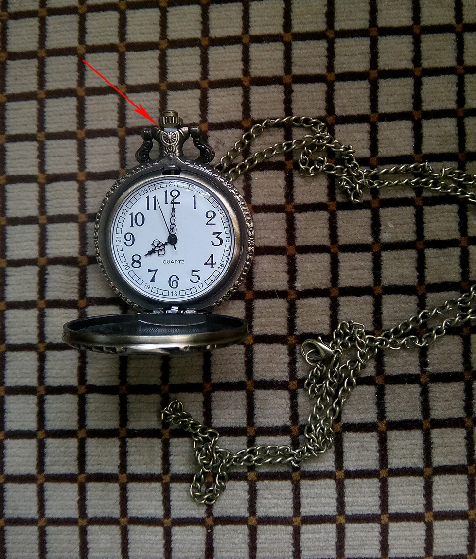 Фотография покупателя товара Часы карманные "Поезд", кварцевые, цепочка l-40 см, d-4.5 см - Фото 2