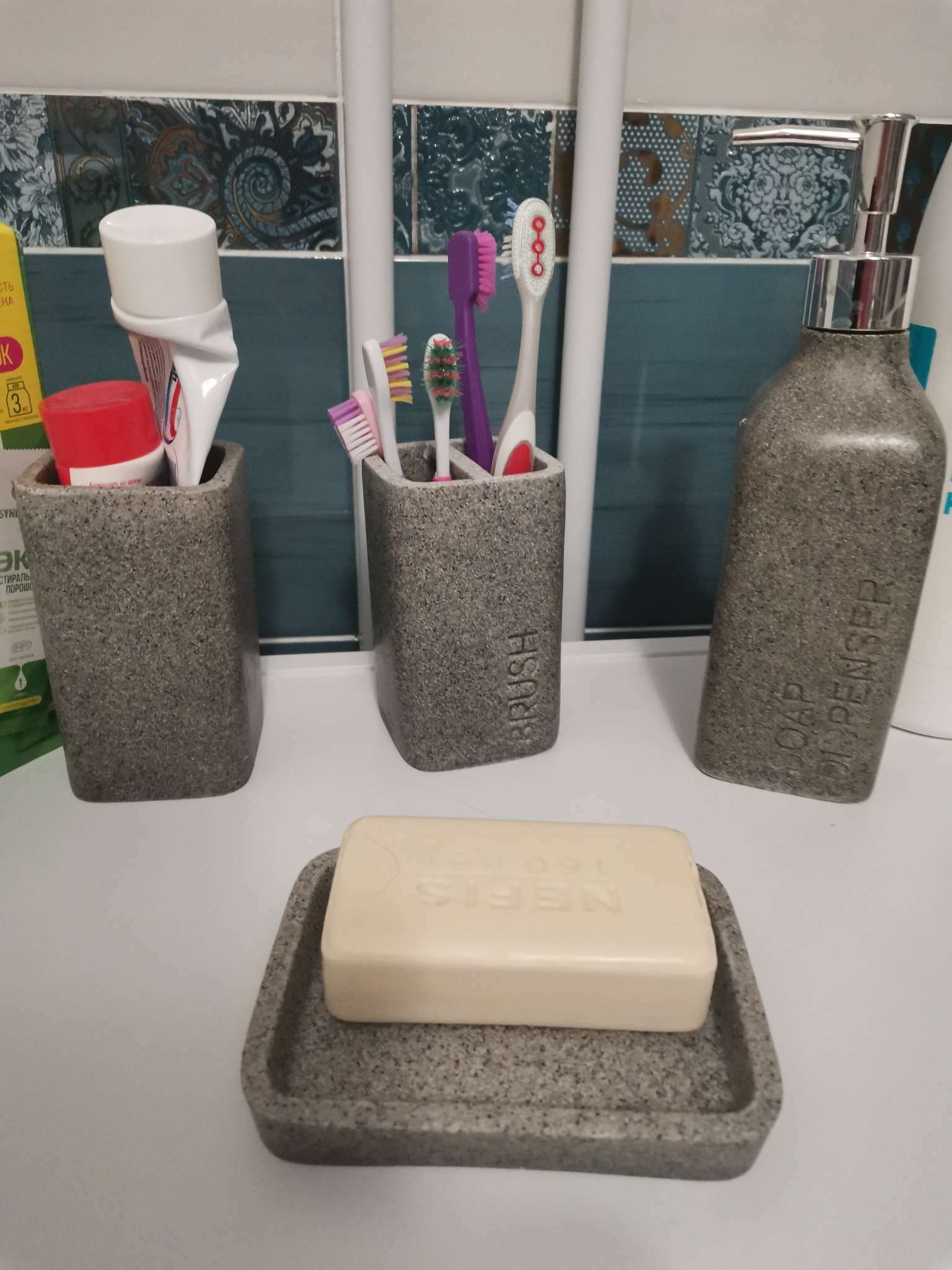 Фотография покупателя товара Набор аксессуаров для ванной комнаты «Гранит», 4 предмета (дозатор 350 мл, мыльница, 2 стакана), цвет серый - Фото 7