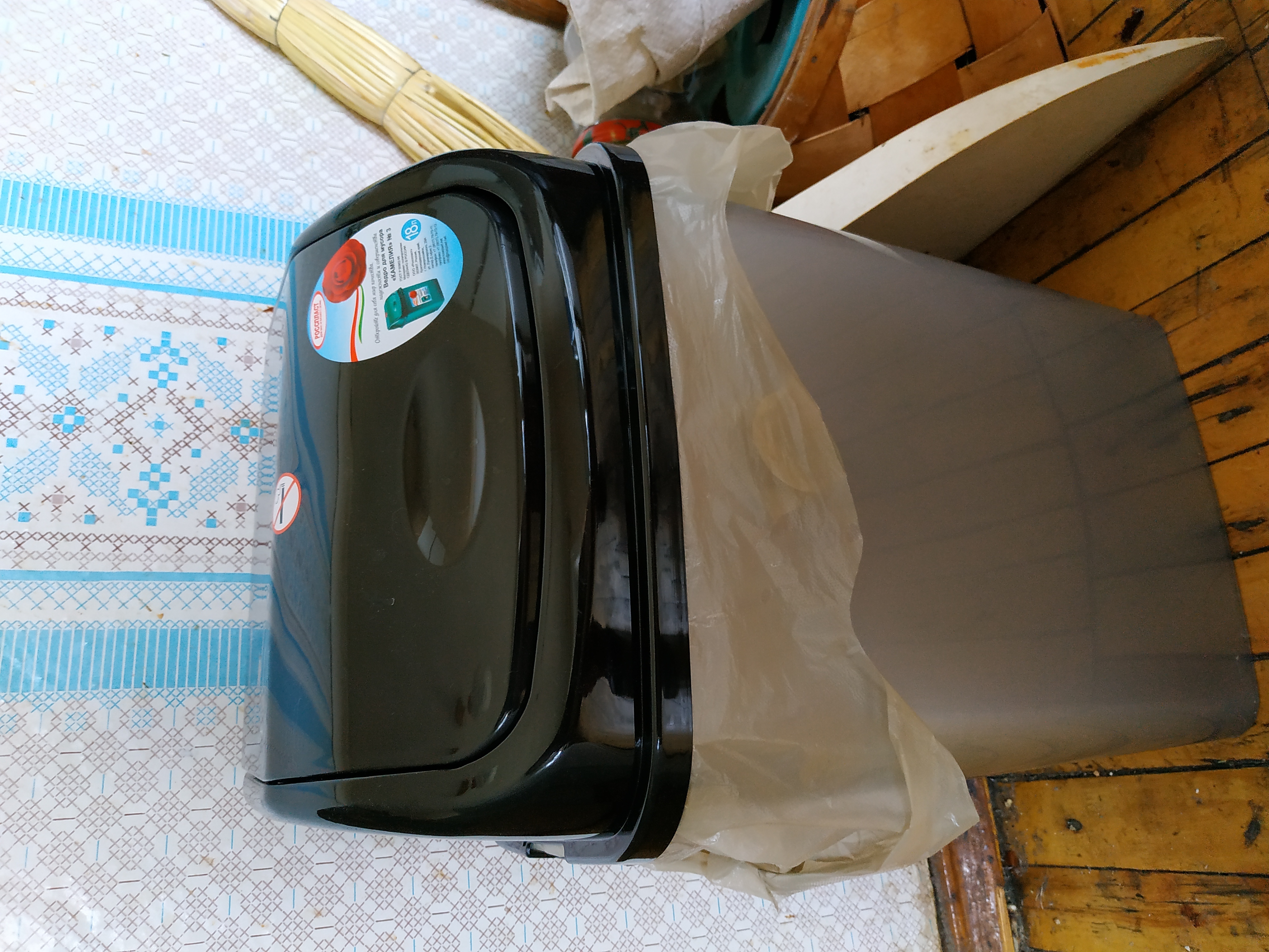 Фотография покупателя товара Ведро для мусора «Камелия», 18 л, цвет серебристый перламутр/чёрный - Фото 20