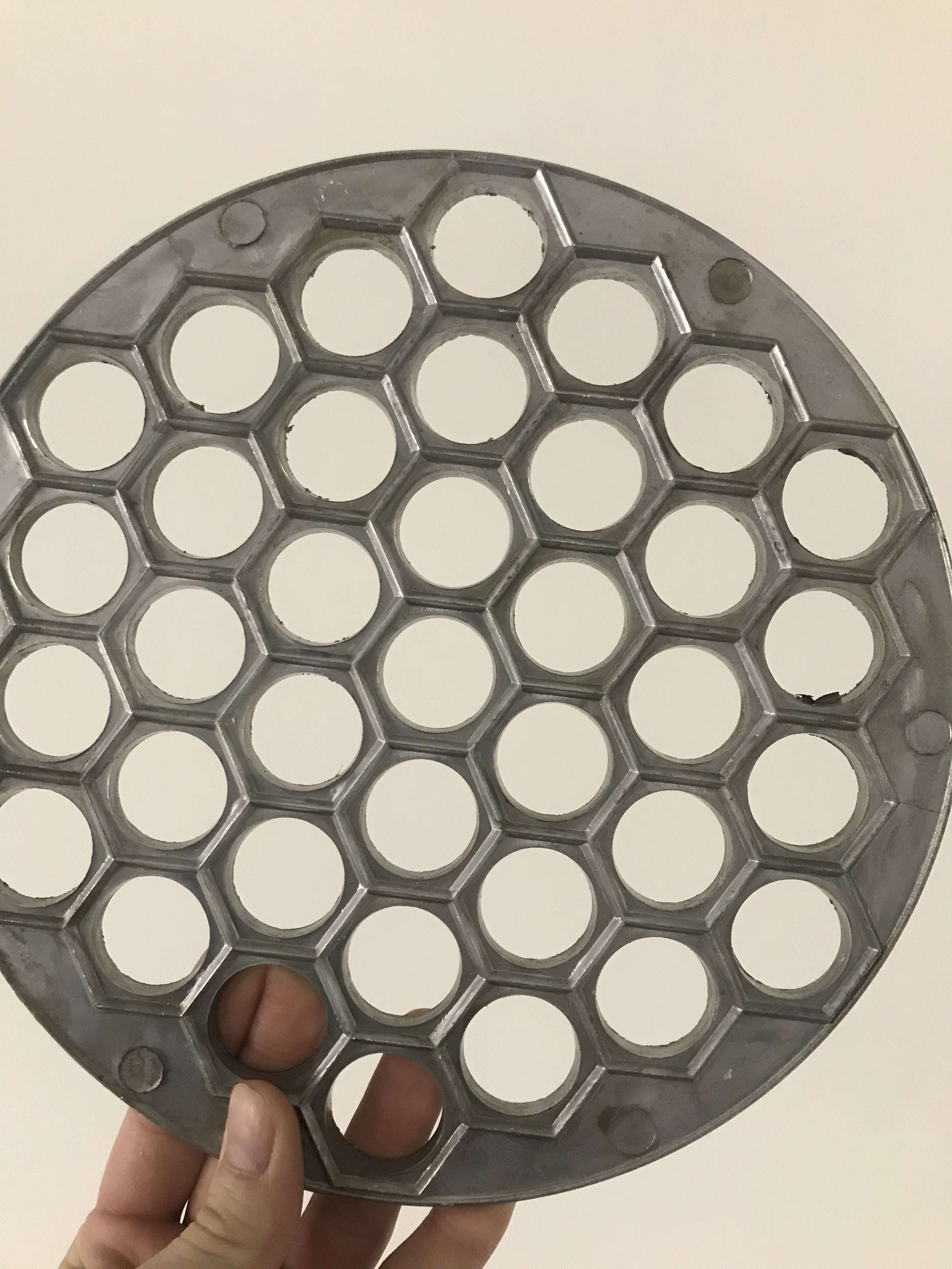 Фотография покупателя товара Пельменница алюминиевая, тяжелая, d=25 см, диаметр 2.5 см, 37 ячеек - Фото 3