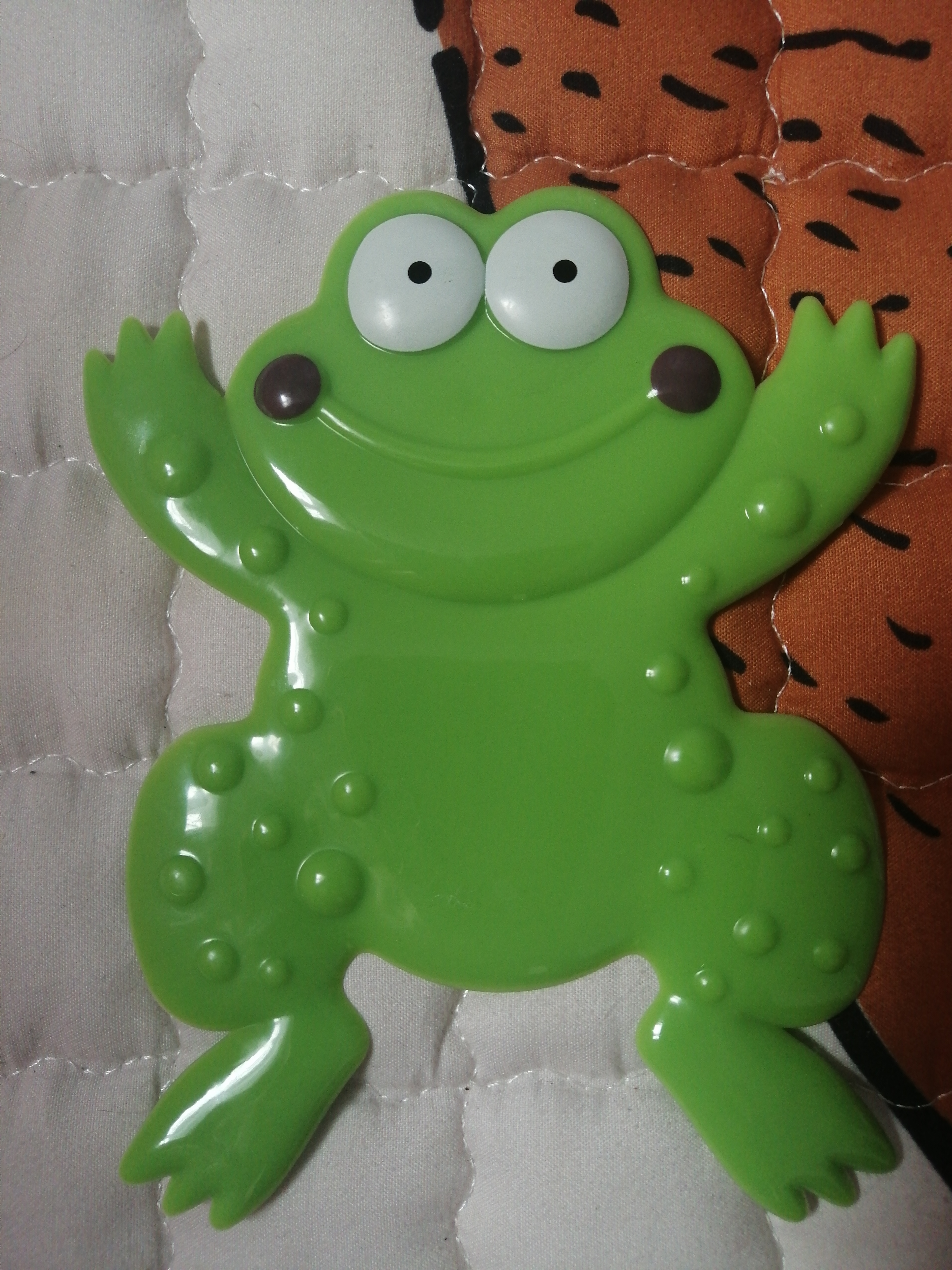 Фотография покупателя товара Мини-коврик для ванны Доляна «Лягушонок», 11,5×14 см, цвет зелёный