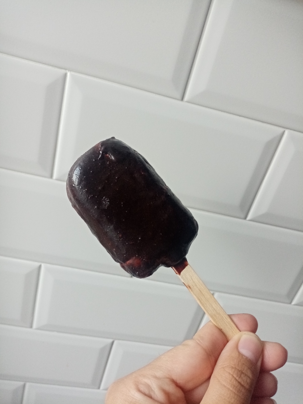 Фотография покупателя товара Форма для мороженого «Эскимо макси», силикон, 19,5×14,5×2,5 см, 3 ячейки (8,2×4,6 см), цвет МИКС - Фото 11