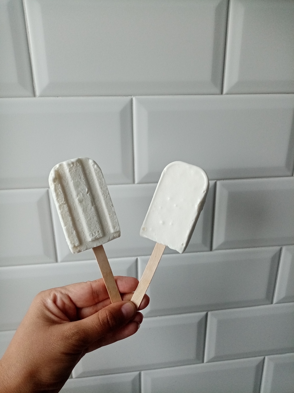 Фотография покупателя товара Форма для мороженого «Эскимо макси», силикон, 19,5×14,5×2,5 см, 3 ячейки (8,2×4,6 см), цвет МИКС