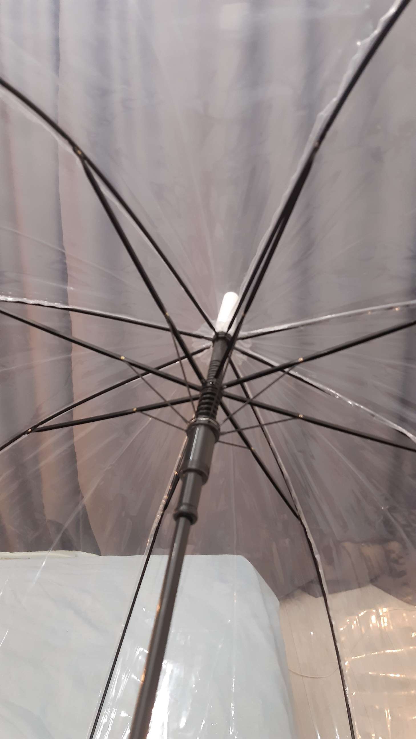 Фотография покупателя товара Зонт - трость полуавтоматический «Кант», 8 спиц, R = 43 см, цвет чёрный/прозрачный - Фото 4