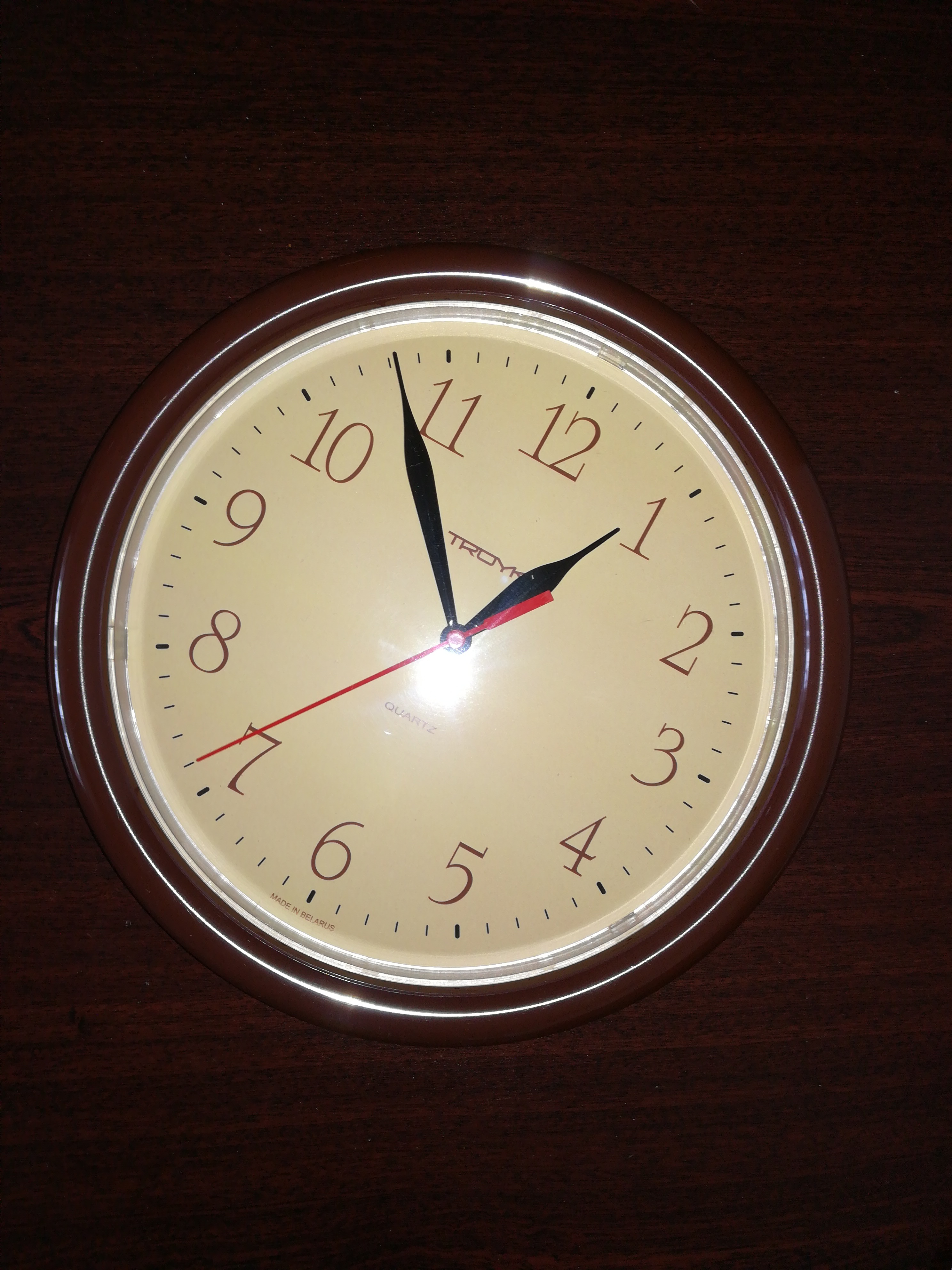 Фотография покупателя товара Часы настенные, серия: Классика, d-24 см, коричневый обод - Фото 1