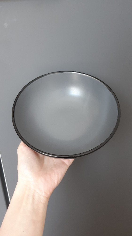 Фотография покупателя товара Миска керамическая Доляна «Ваниль», 700 мл, d=18 см, цвет чёрный - Фото 9