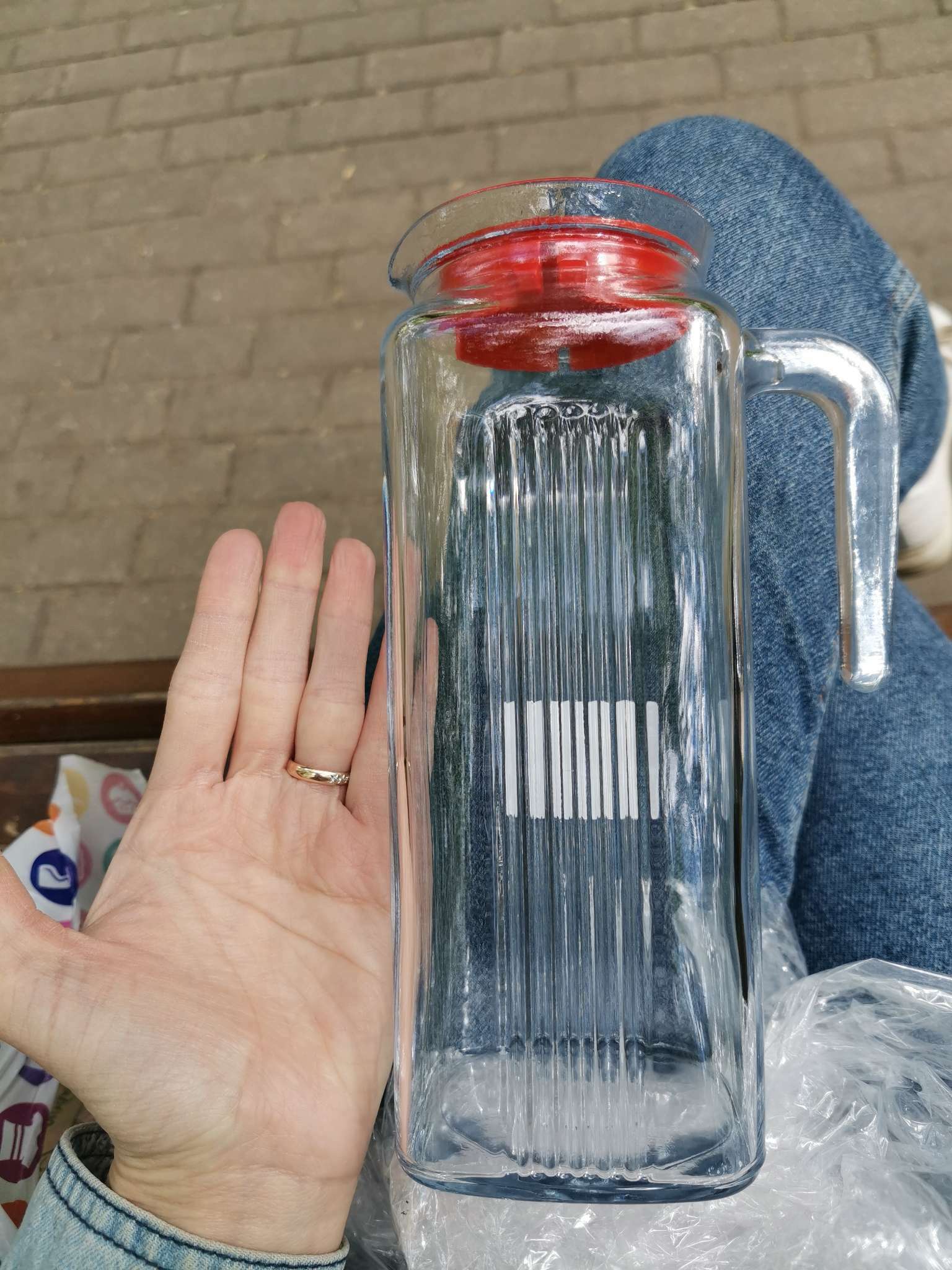 Фотография покупателя товара Кувшин стеклянный «Фриго», 600 мл, пластиковая красная крышка - Фото 1