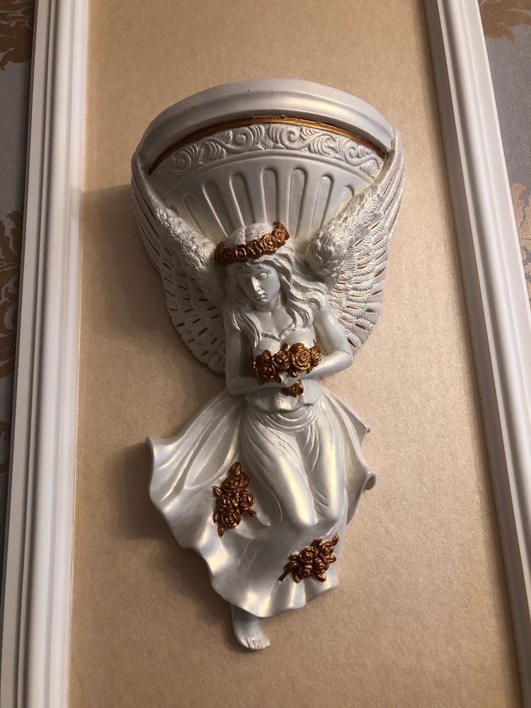 Фотография покупателя товара Кашпо настенное декоративное "Ангел", белое, гипс, 24х14х41 см - Фото 3