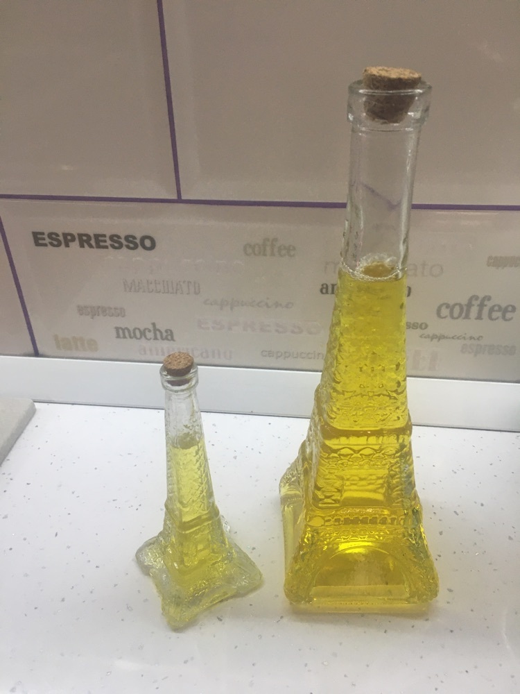 Фотография покупателя товара Бутыль стеклянная для соусов и масла «Париж», 50 мл, h=15 см - Фото 2