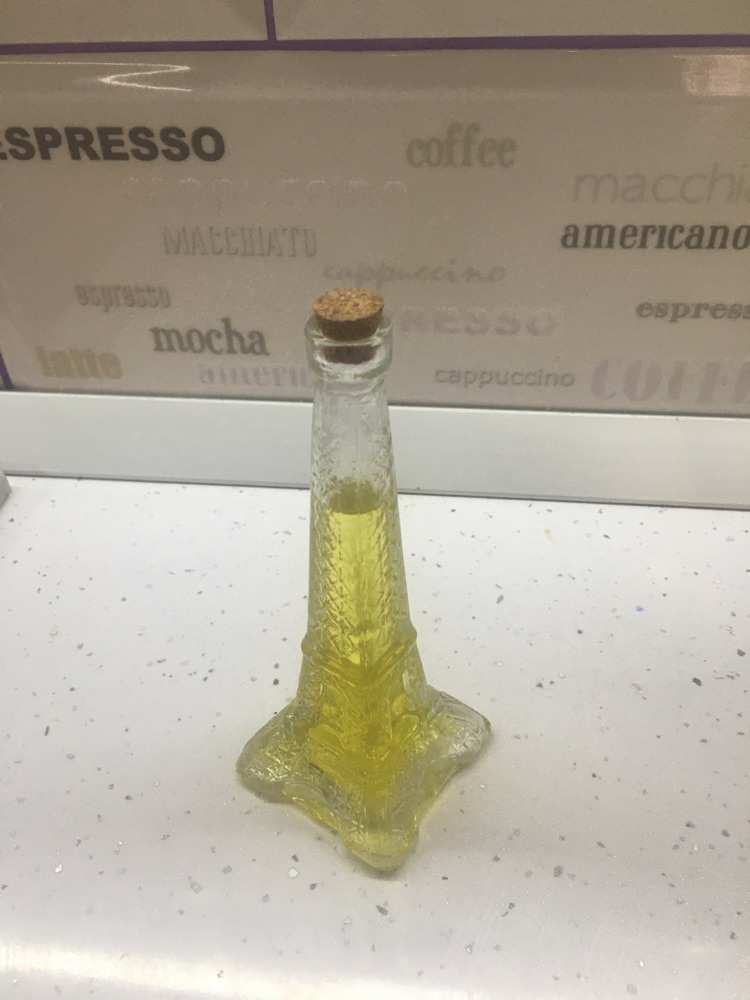 Фотография покупателя товара Бутыль стеклянная для соусов и масла «Париж», 50 мл, h=15 см - Фото 3
