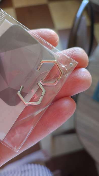 Фотография покупателя товара Серьги металл «Геометрия» шестиугольник, цвет серебро - Фото 3