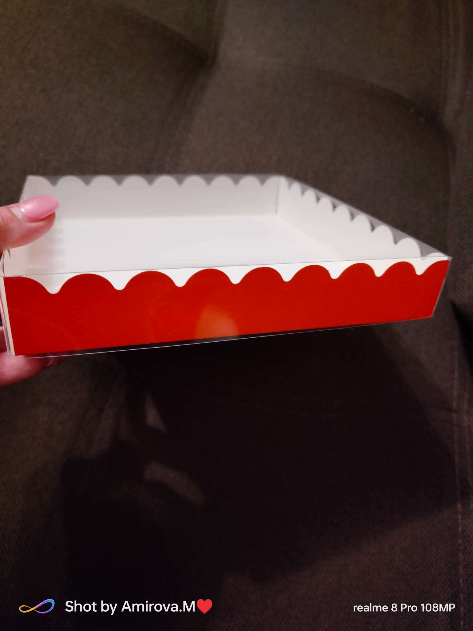 Фотография покупателя товара Коробка для печенья с PVC крышкой, красная, 18×18×3 см - Фото 2