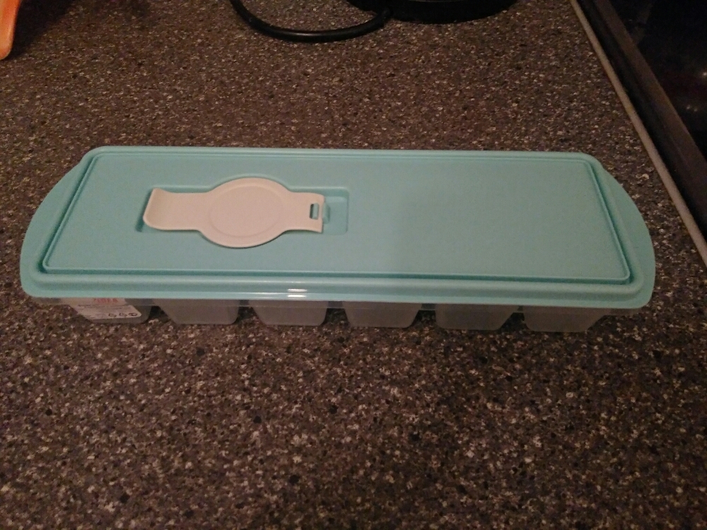 Фотография покупателя товара Форма для льда "Кубики", с крышкой и клапаном, цвет аквамарин