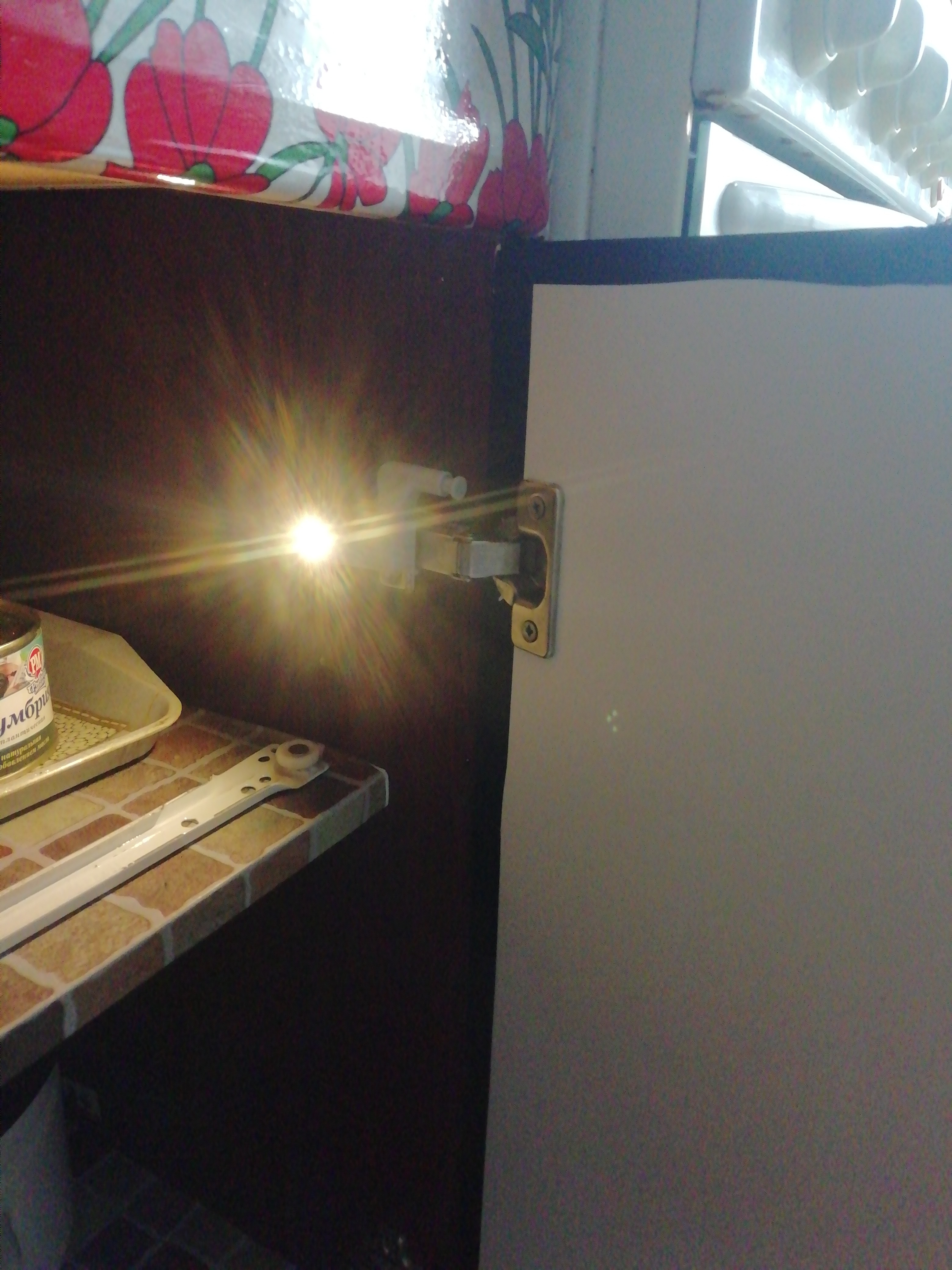 Фотография покупателя товара Светильник на дверную петлю, 3Led, 0.25Вт, 3000К, с батарейкой, тёплый белый - Фото 9