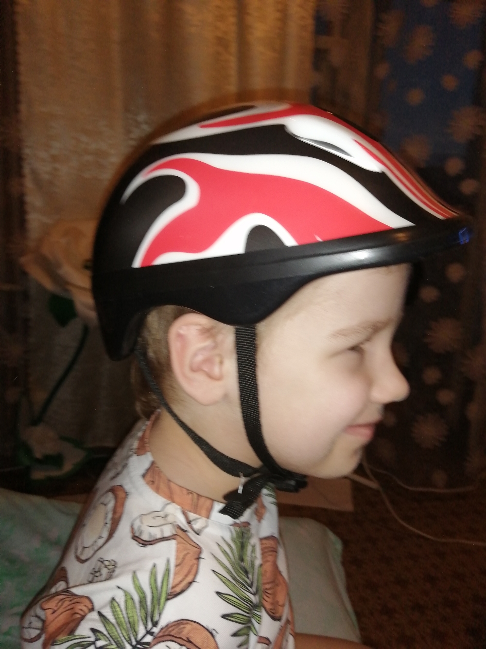 Фотография покупателя товара Шлем защитный детский ONLYTOP OT-H6, обхват 52-54 см, цвет чёрный - Фото 2