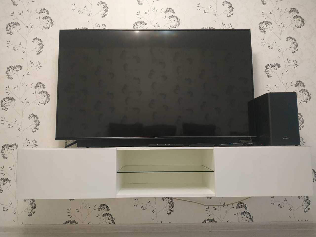 Фотография покупателя товара Тумба под ТВ подвесная №2, 1800х420х300, цвет белый / белое стекло - Фото 83