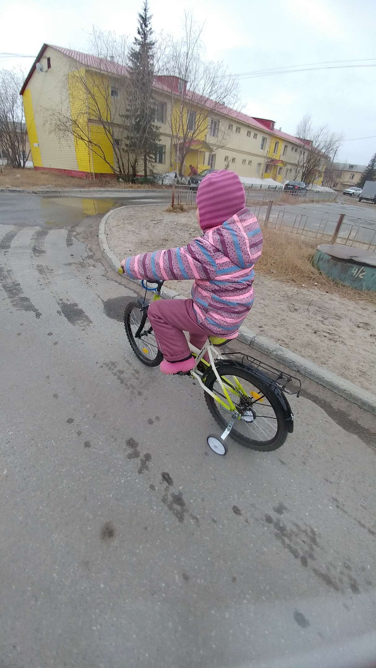 Фотография покупателя товара Дополнительные колёса для велосипеда 12-20" стойки, комплект 2 шт. - Фото 3