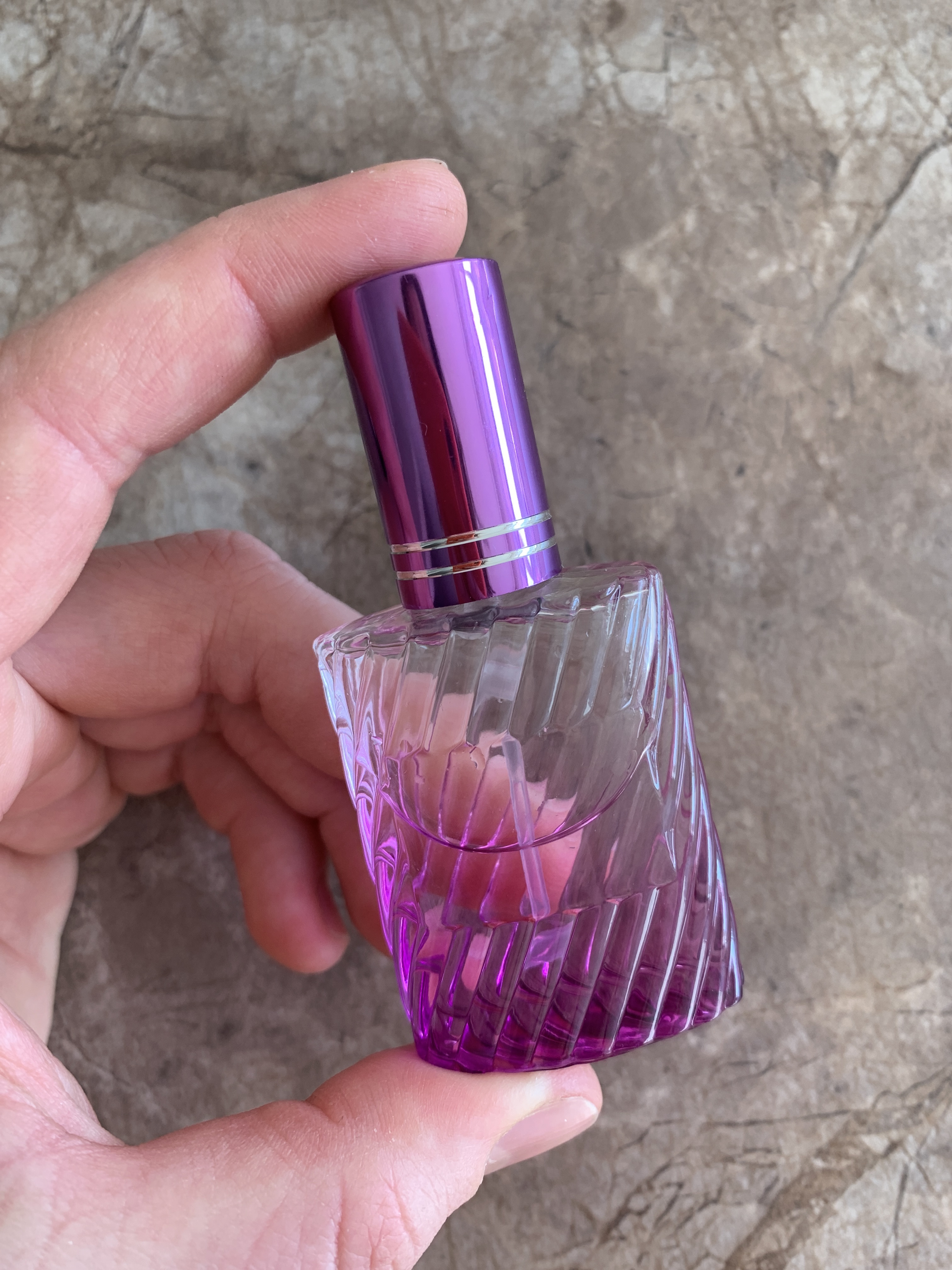 Фотография покупателя товара Флакон для парфюма «Волна», с распылителем, 15 мл, цвет МИКС - Фото 2