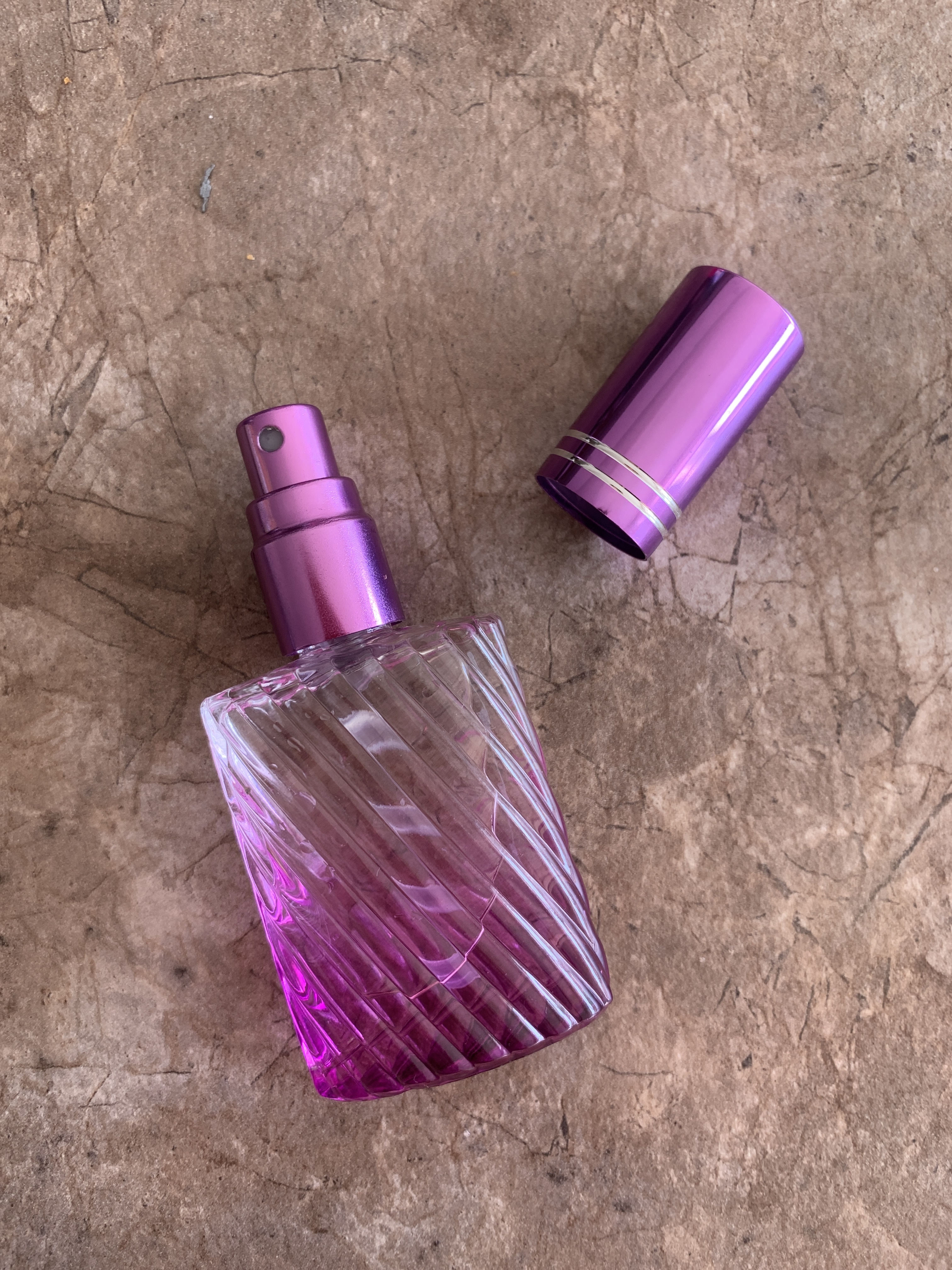 Фотография покупателя товара Флакон для парфюма «Волна», с распылителем, 15 мл, цвет МИКС - Фото 3
