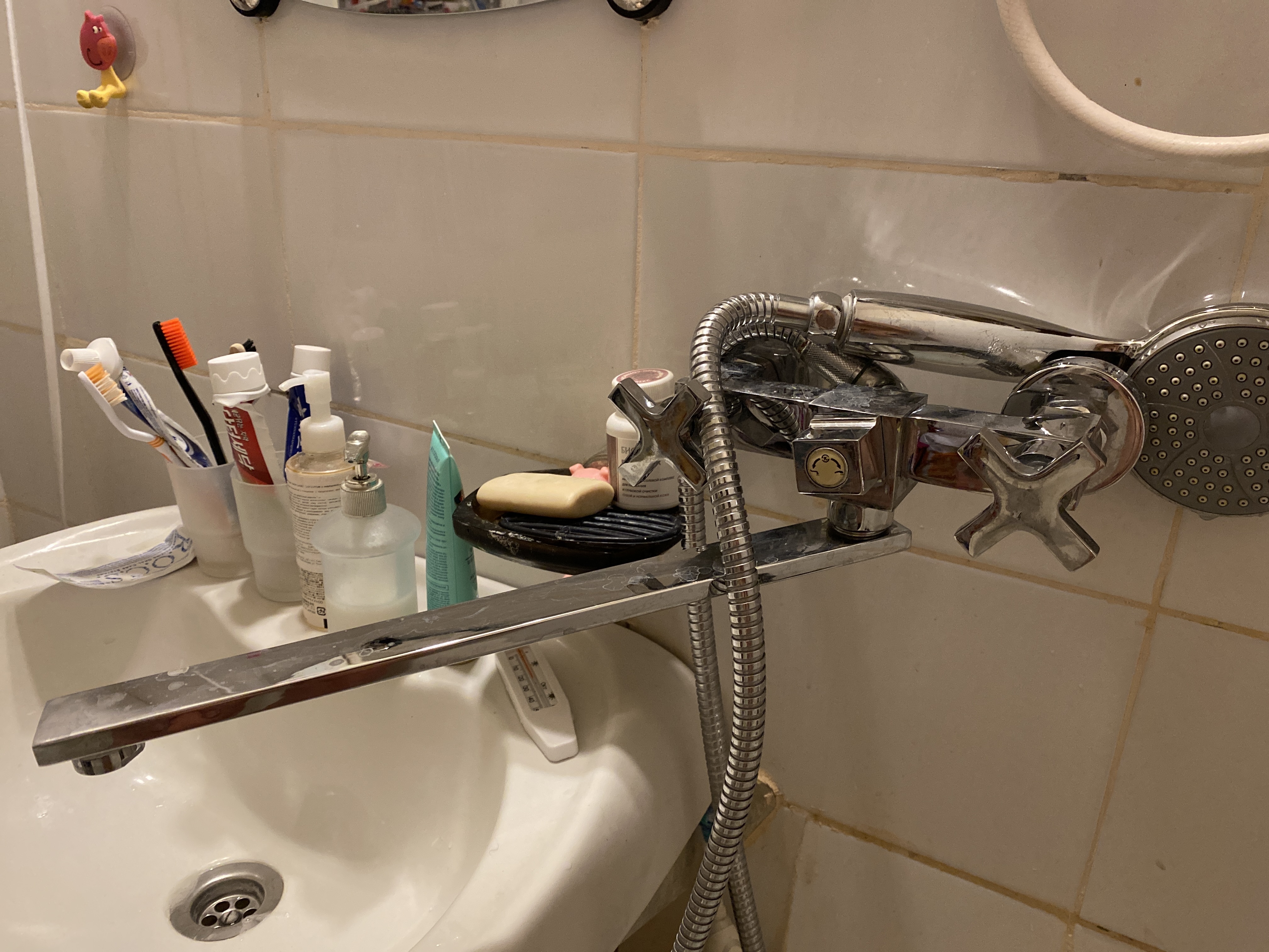 Фотография покупателя товара Смеситель для ванны Accoona A7175, двухрычажный, дивертор в корпусе, с душевым набором - Фото 1
