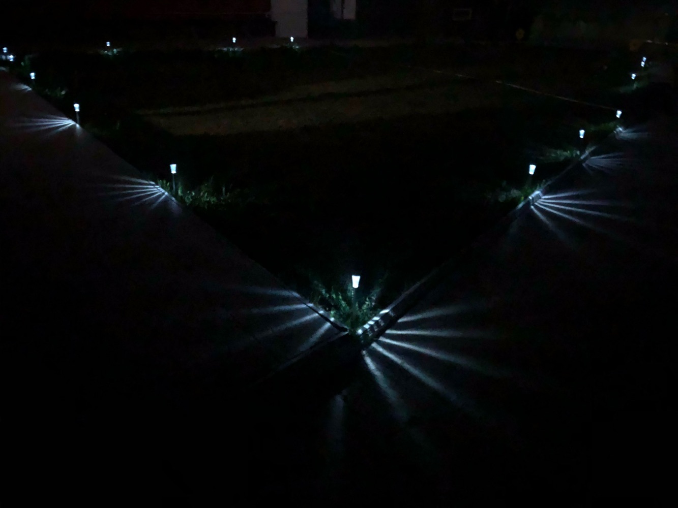 Фотография покупателя товара Садовый светильник на солнечной батарее «Трапеция», 5.3 × 38 × 5.3 см, 1 LED, свечение белое - Фото 4