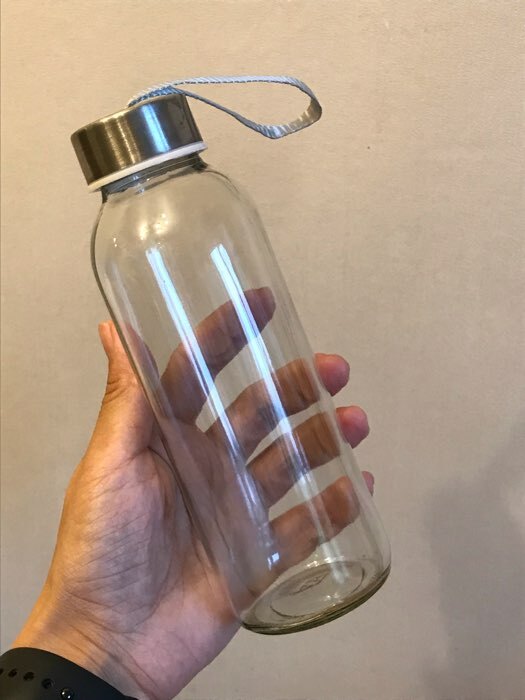 Фотография покупателя товара Бутылка для воды стеклянная «Лидо», 400 мл, h=18 см, цвет ремешка МИКС - Фото 1