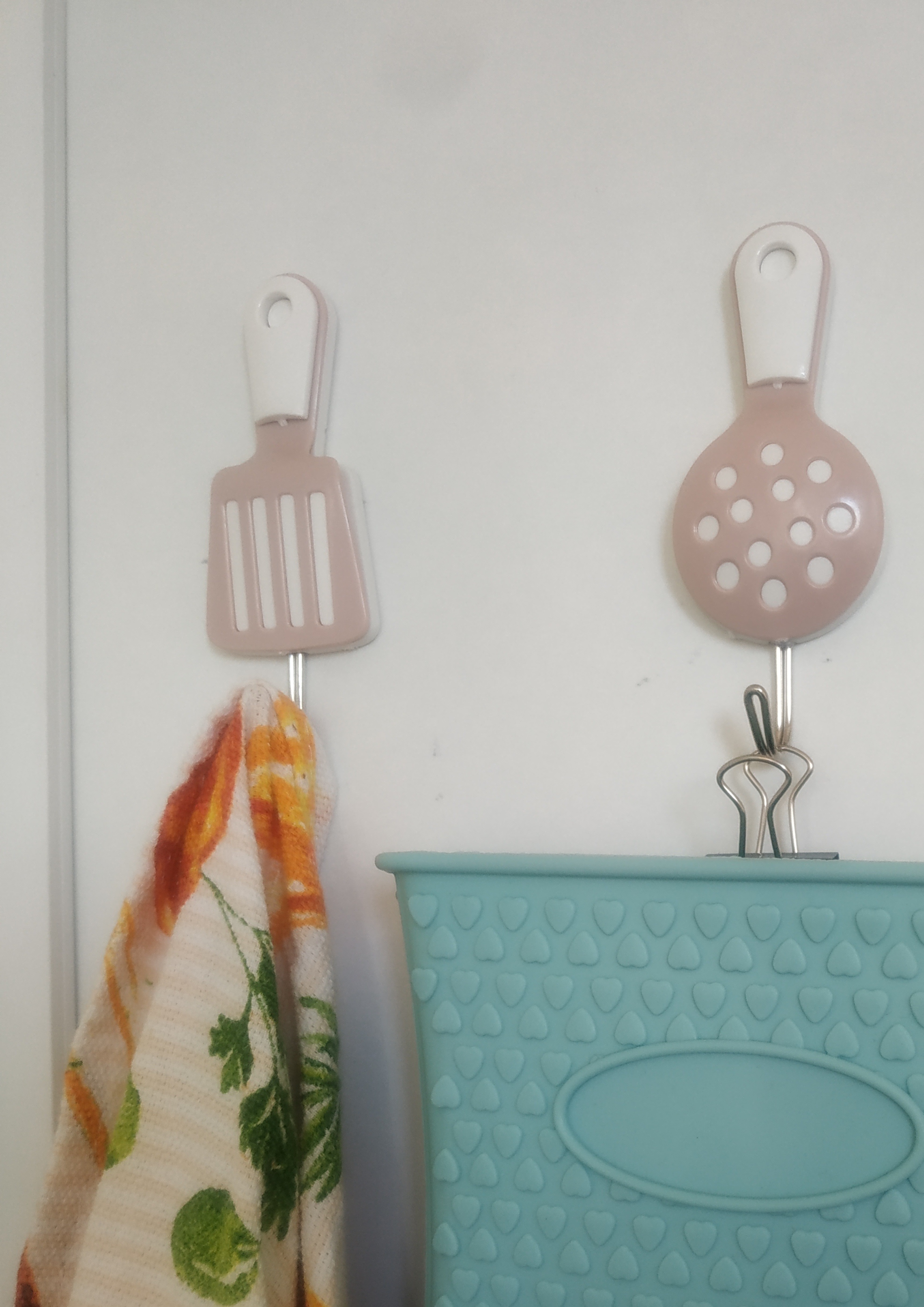 Фотография покупателя товара Крючки самоклеящиеся Доляна «Кухня», 2 шт, цвет МИКС - Фото 2