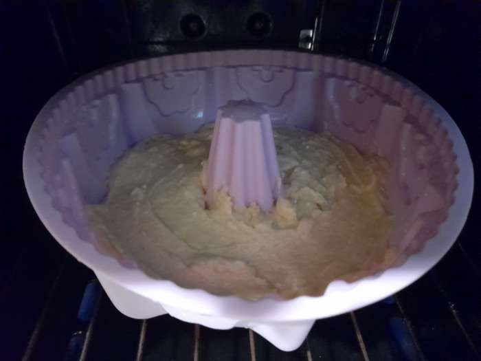 Фотография покупателя товара Форма для выпечки Доляна «Немецкий кекс. Торжество», силикон, 22×22×8,5 см, цвет сиреневый