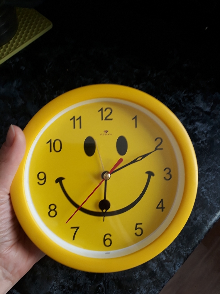 Фотография покупателя товара Часы - будильник настольные "Смайл", дискретный ход, циферблат d-15 см, 15.5 х 4.5 см, АА - Фото 8