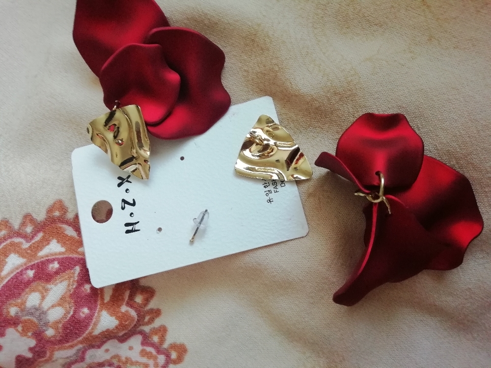 Фотография покупателя товара Серьги ассорти «Ветер» мятые треугольники, цвет красно-золотой