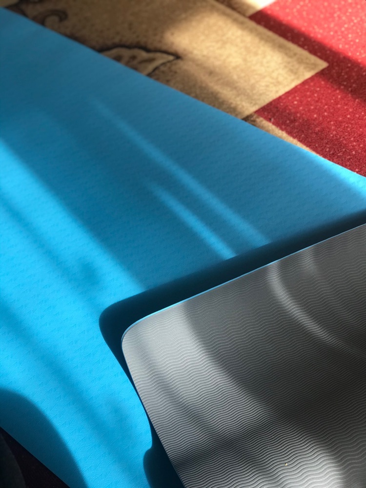 Фотография покупателя товара Коврик для йоги TORRES Comfort 4, TPE, 173 × 61 × 4 мм, нескользящее покрытие, цвет синий/серый - Фото 4