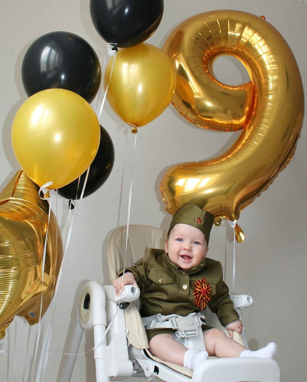 Фотография покупателя товара Букет из шаров «День рождения. 9 лет», набор 10 шт. + грузик, чёрно-золотой - Фото 2