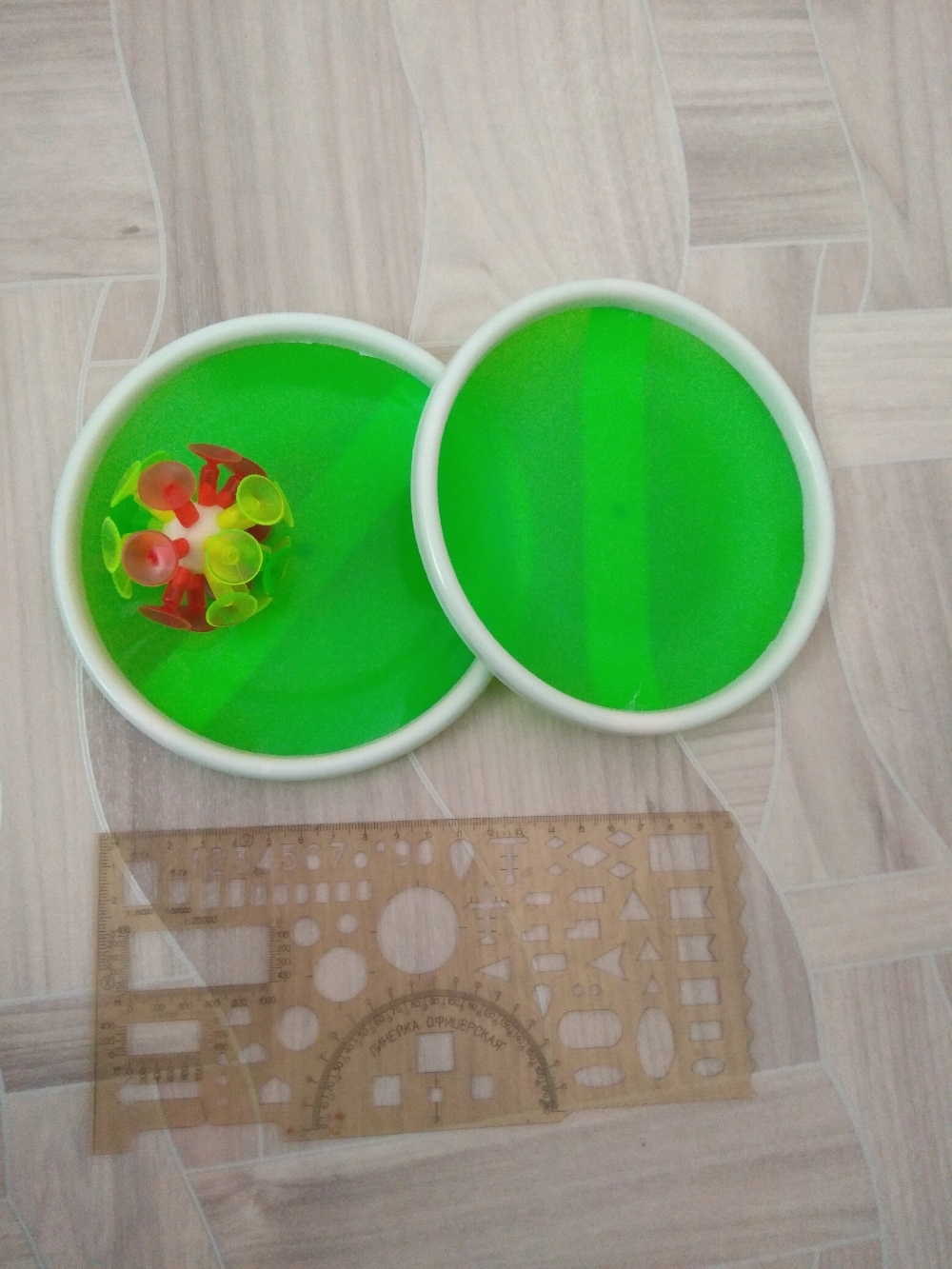 Фотография покупателя товара Игра «Мяч-липучка», набор: 2 тарелки, мяч, цвета МИКС