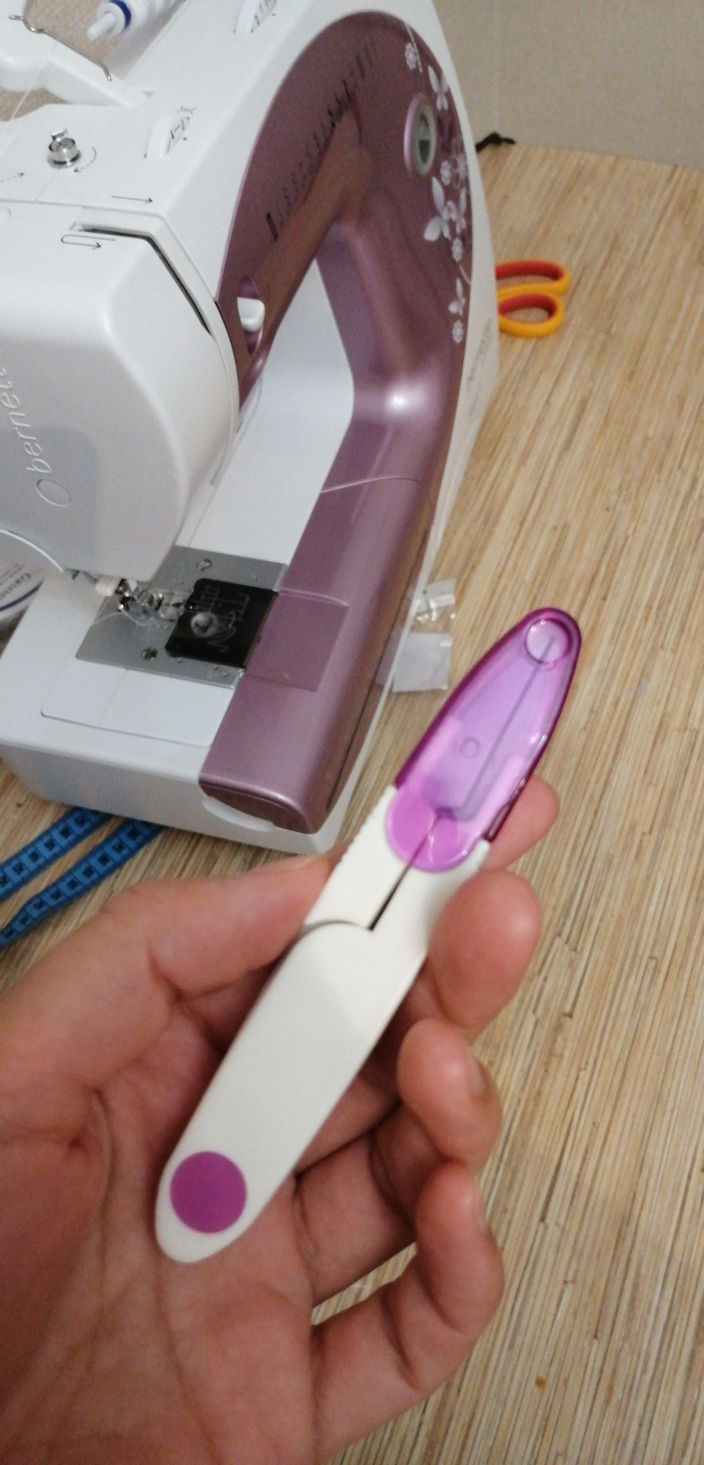 Фотография покупателя товара Ножницы для обрезки ниток, с защитным колпачком, 12 см, цвет МИКС - Фото 12