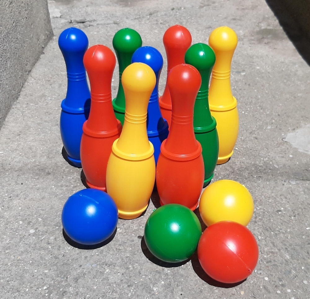 Фотография покупателя товара Боулинг цветной: 9 кеглей, 4 шара
