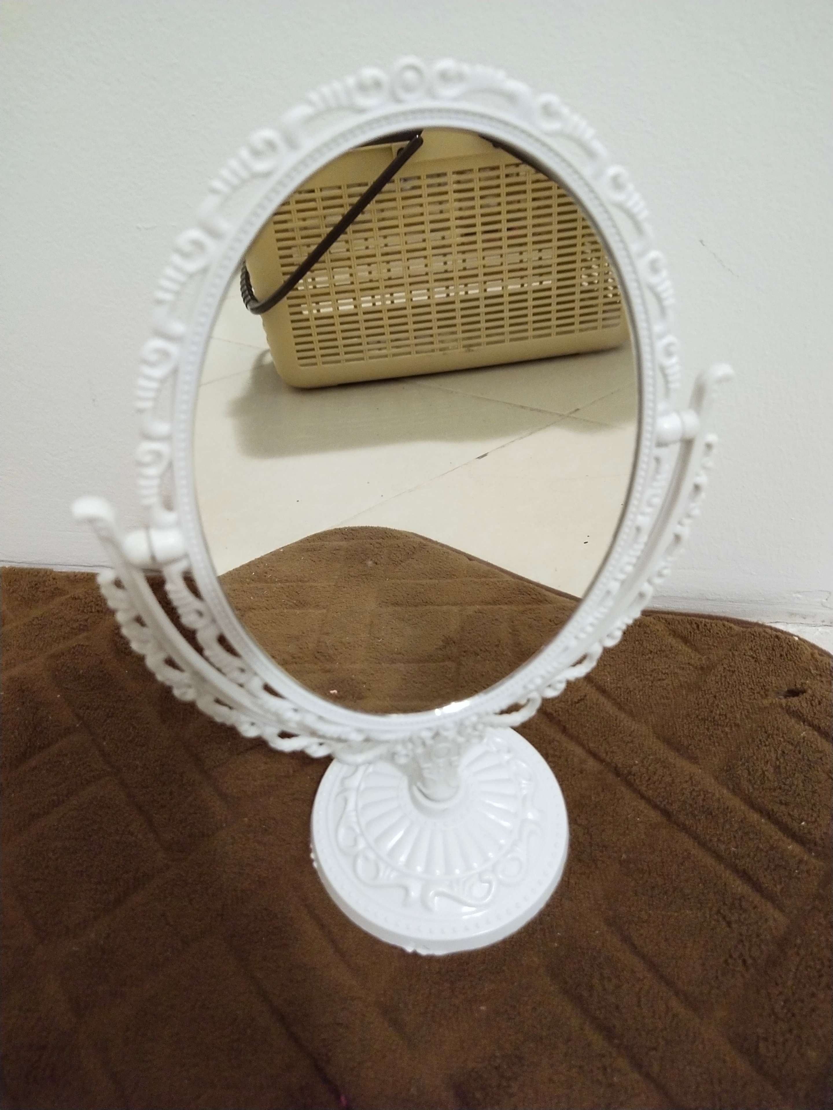 Фотография покупателя товара Зеркало настольное, двустороннее, с увеличением, зеркальная поверхность 11 × 15,5 см, цвет белый - Фото 1