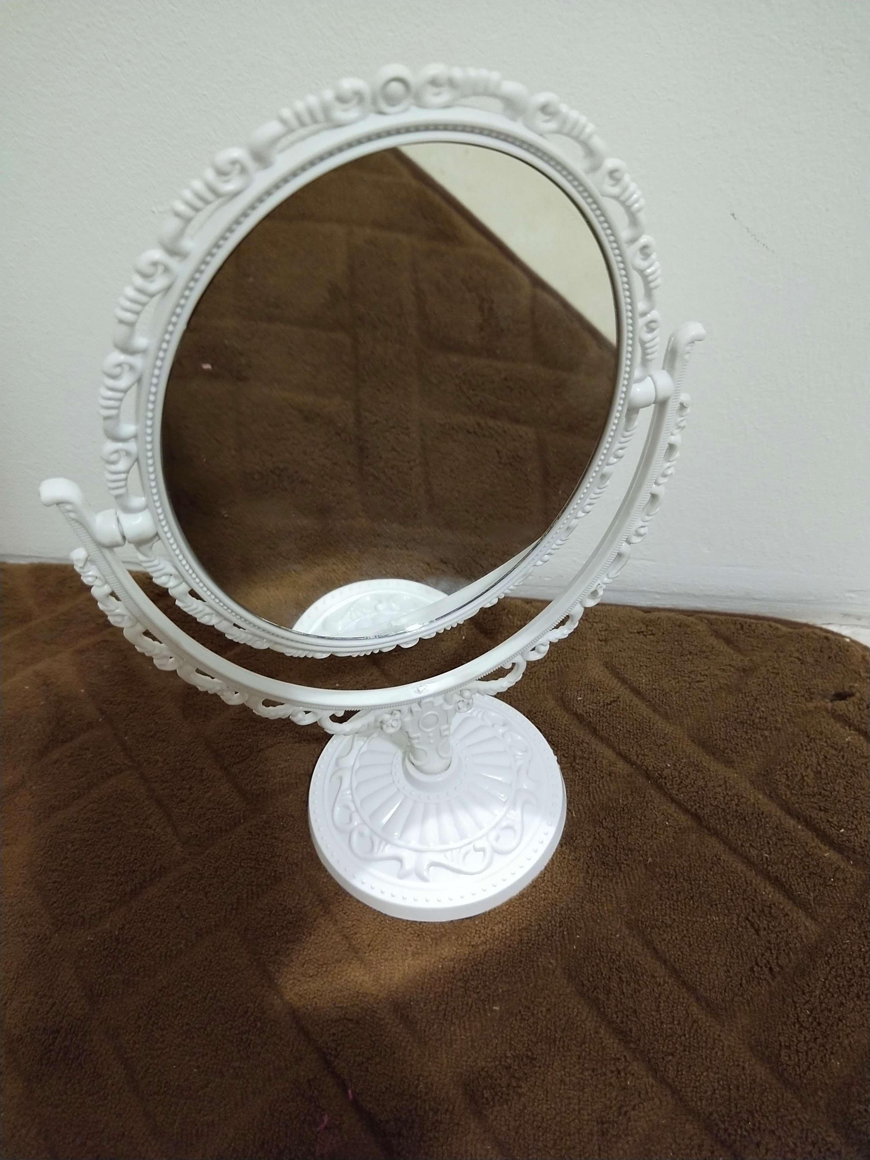 Фотография покупателя товара Зеркало настольное, двустороннее, с увеличением, зеркальная поверхность 11 × 15,5 см, цвет белый