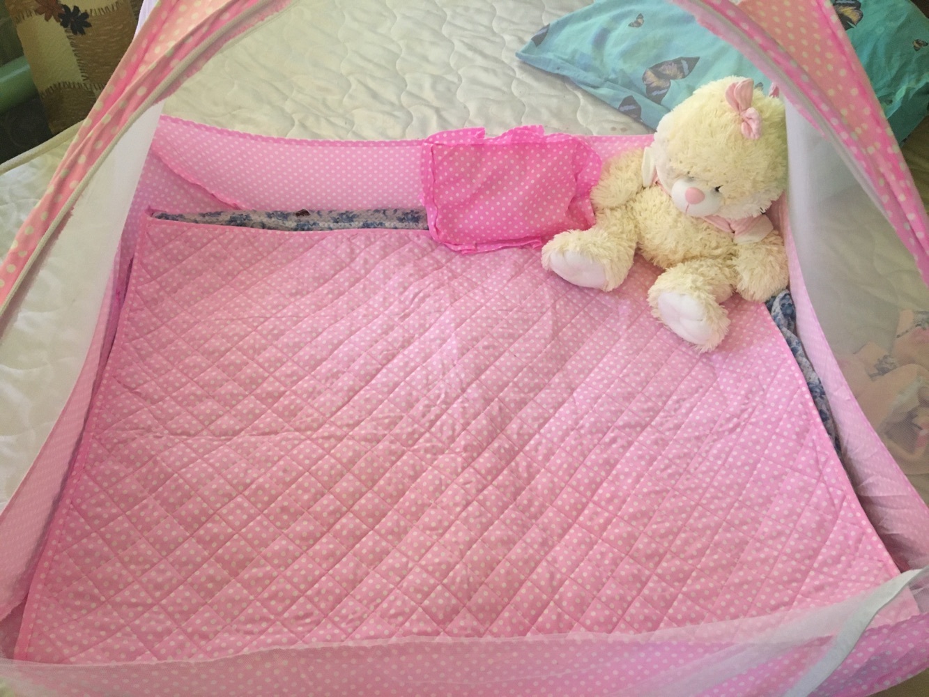 Фотография покупателя товара Манеж-палатка для ребёнка, москитная сетка на молнии, подушка и матрасик в комплекте, цвет розовый - Фото 2