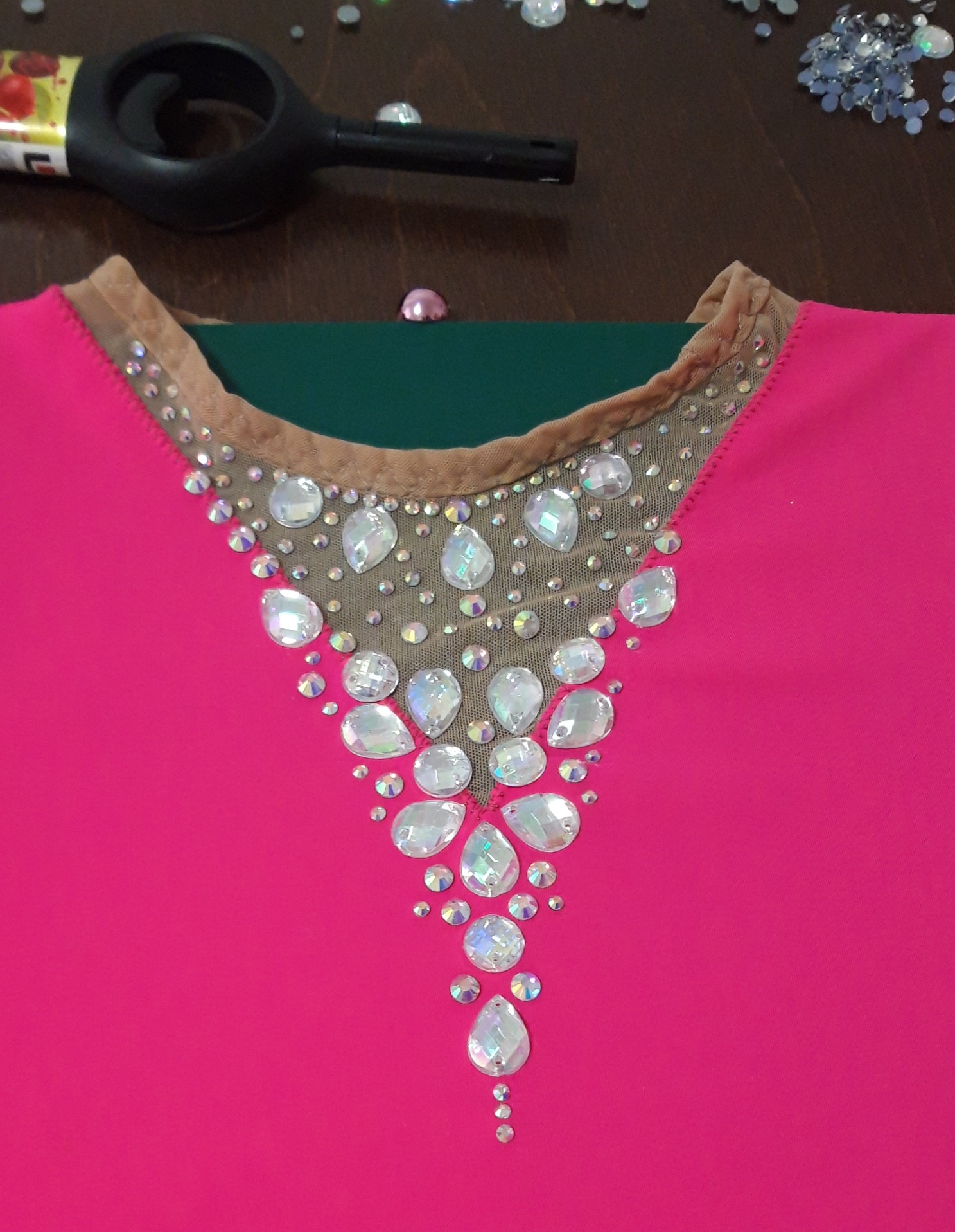 Фотография покупателя товара Стразы пришивные «Шатон», круглые, из органического стекла, с голографией, d=8 мм, 50 шт. - Фото 3