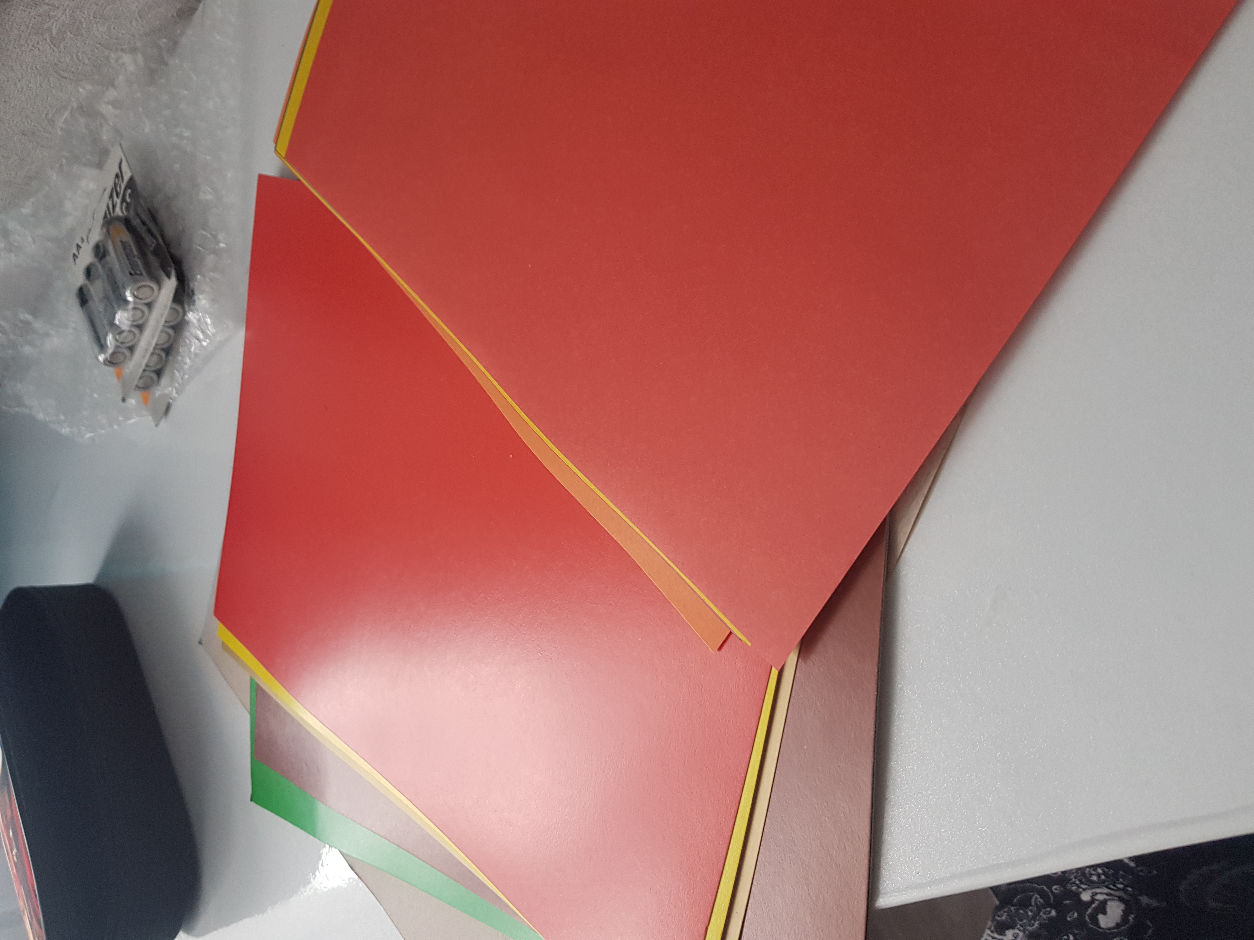 Фотография покупателя товара Набор "Смешарики" А4: 10л цветного одностороннего картона + 16л цветной двусторонней бумаги