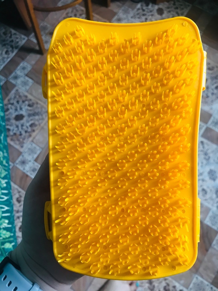 Фотография покупателя товара Массажёр антицеллюлитный «Рукавица», 12 × 2 × 19 см, цвет МИКС