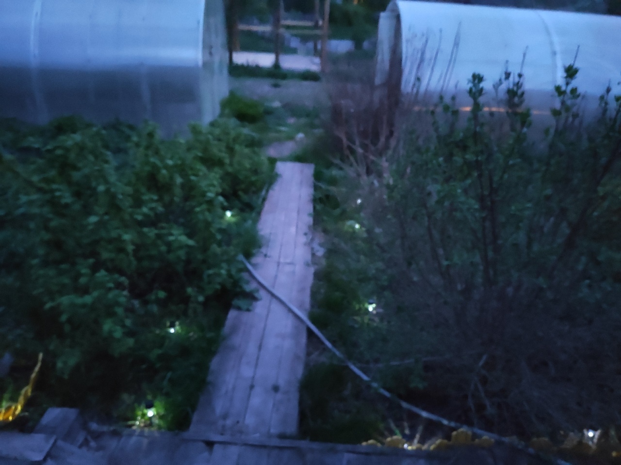 Фотография покупателя товара Садовый светильник на солнечной батарее «Трапеция», 4.5 × 30 × 4.5 см, 1 LED, свечение белое - Фото 56