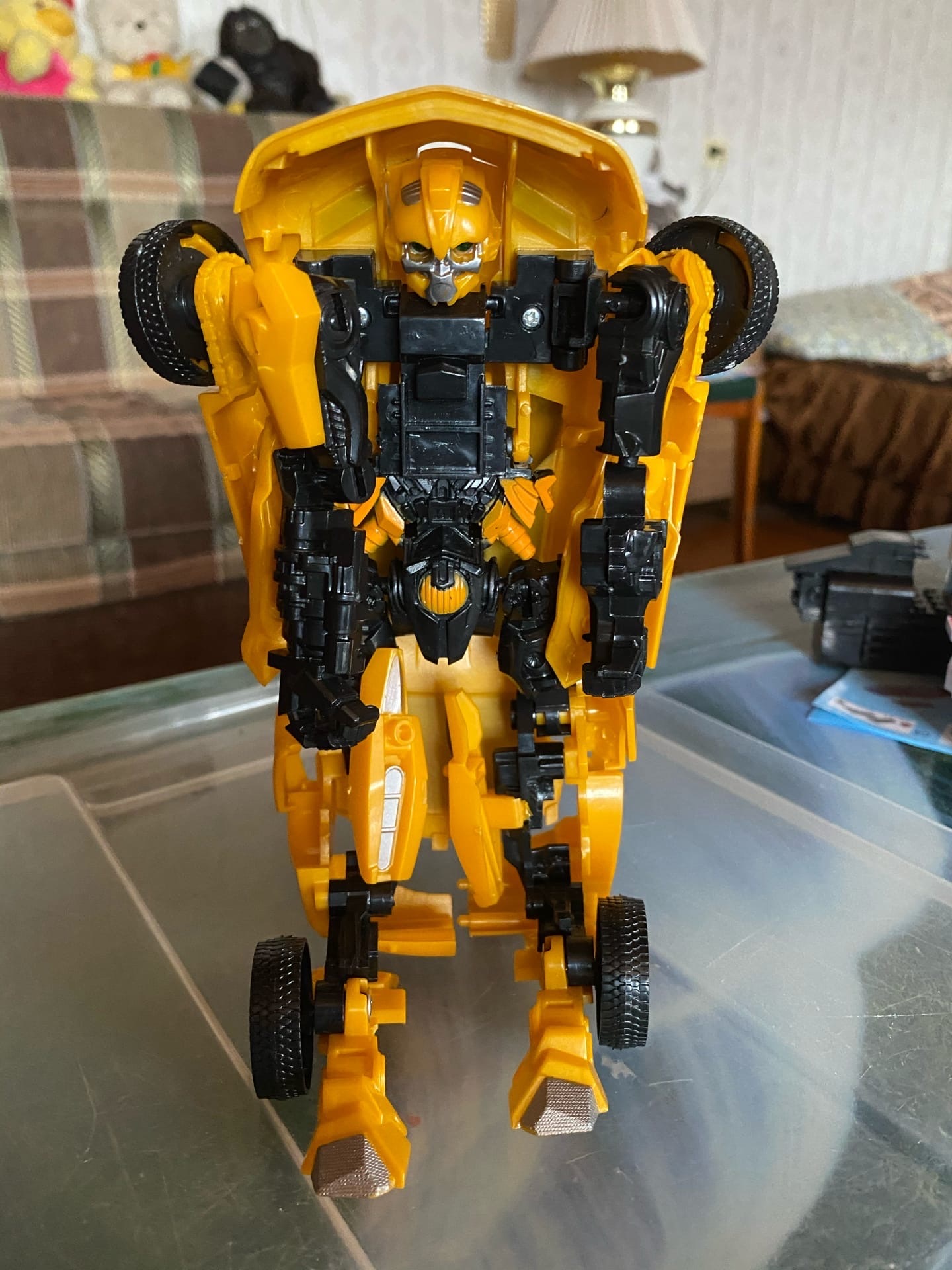 Фотография покупателя товара Робот «Автобот», трансформируется, с маской и оружием, МИКС - Фото 4