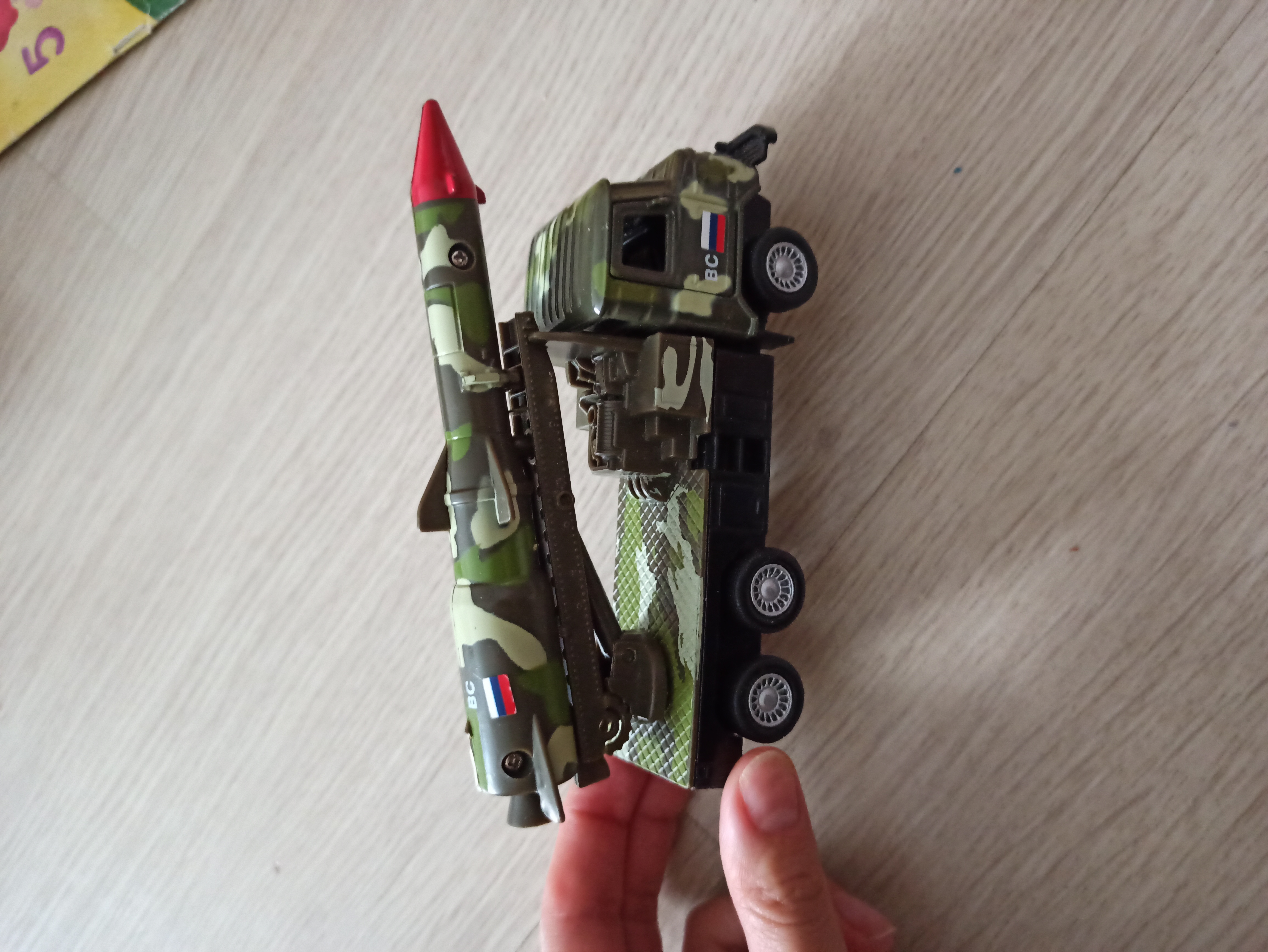 Фотография покупателя товара Машина металлическая ГАЗ 66 с ракетой, 12 см, инерционная, открываются двери, зелёный камуфляж - Фото 2