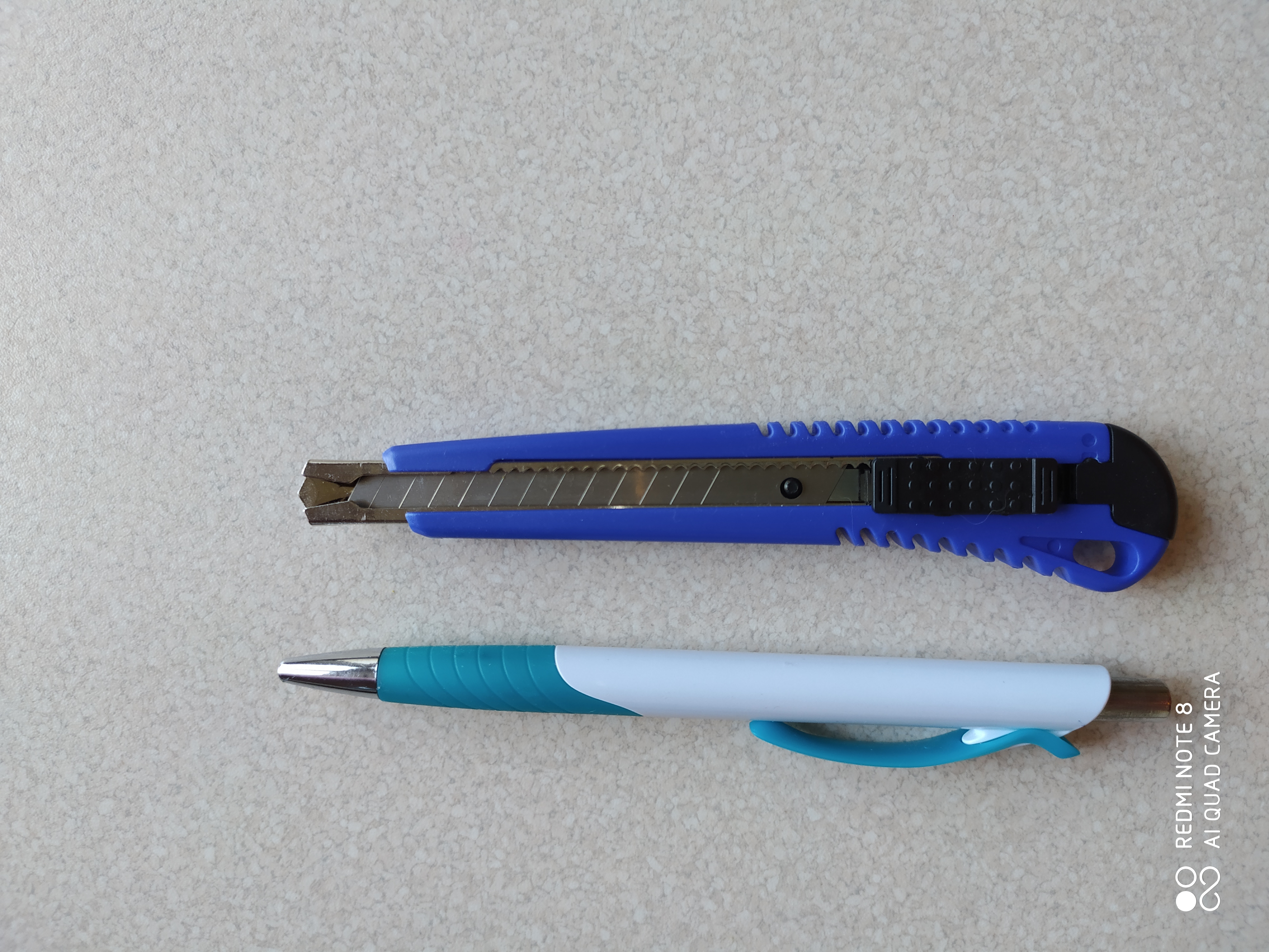 Фотография покупателя товара Нож универсальный ТУНДРА, пластиковый корпус, металлическая направляющая, 9 мм
