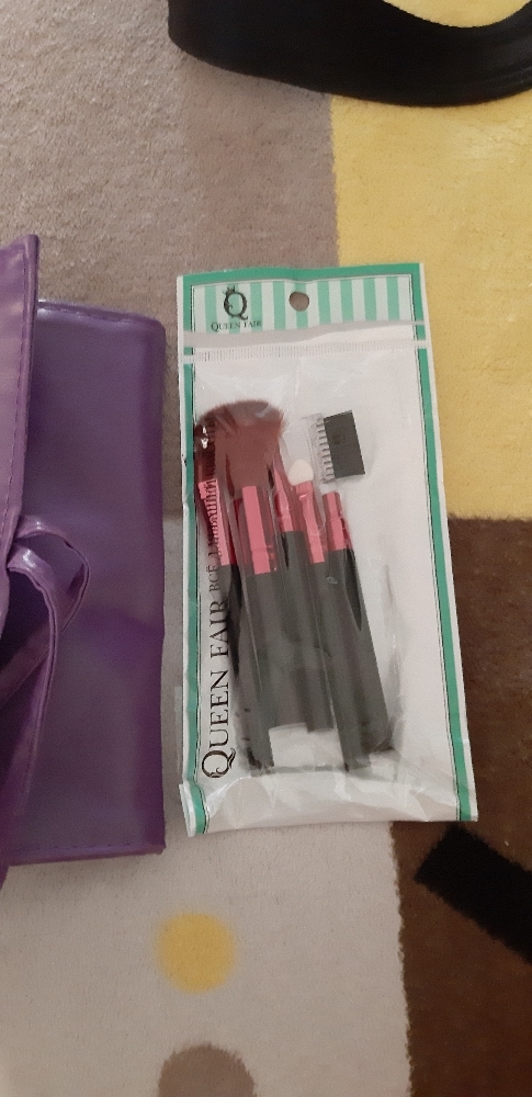 Фотография покупателя товара Набор кистей для макияжа, 5 предметов, цвет чёрный/малиновый